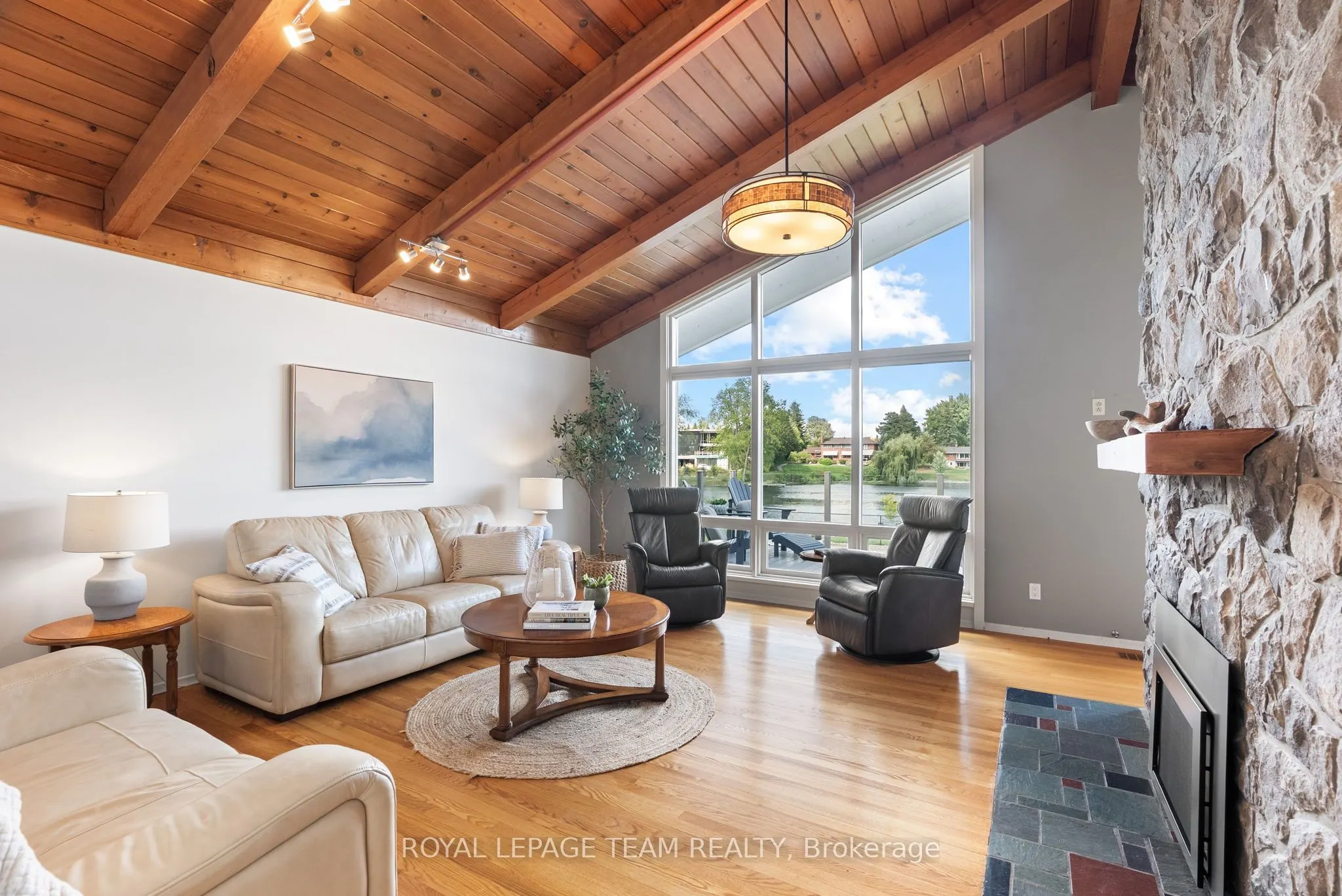 5409 Riverside Crescent