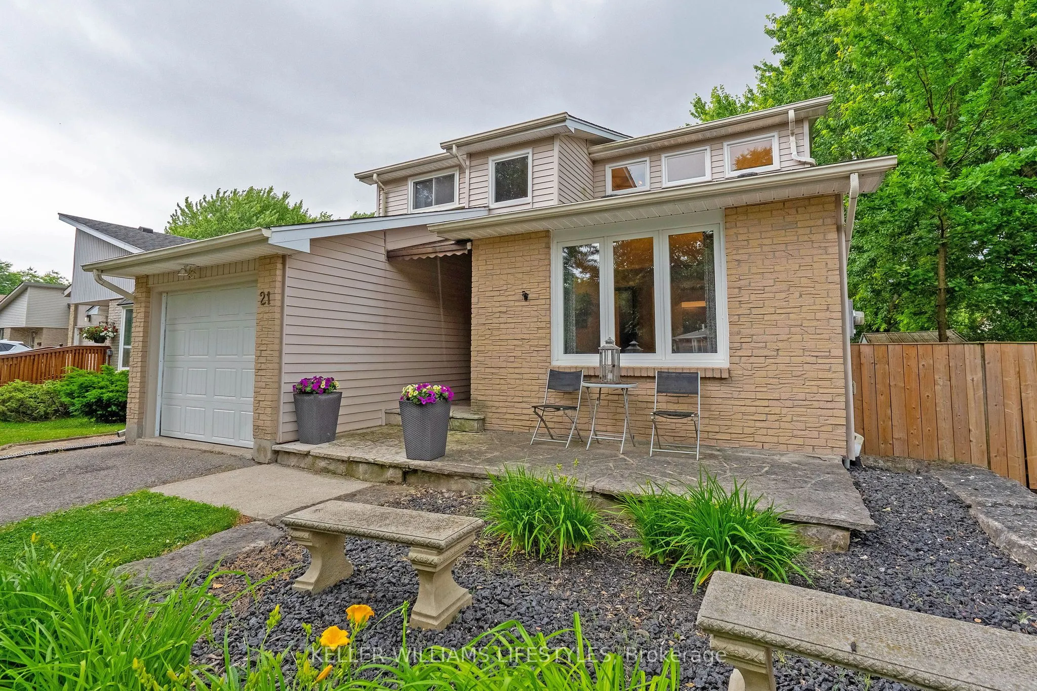 21 Beechbank Crescent