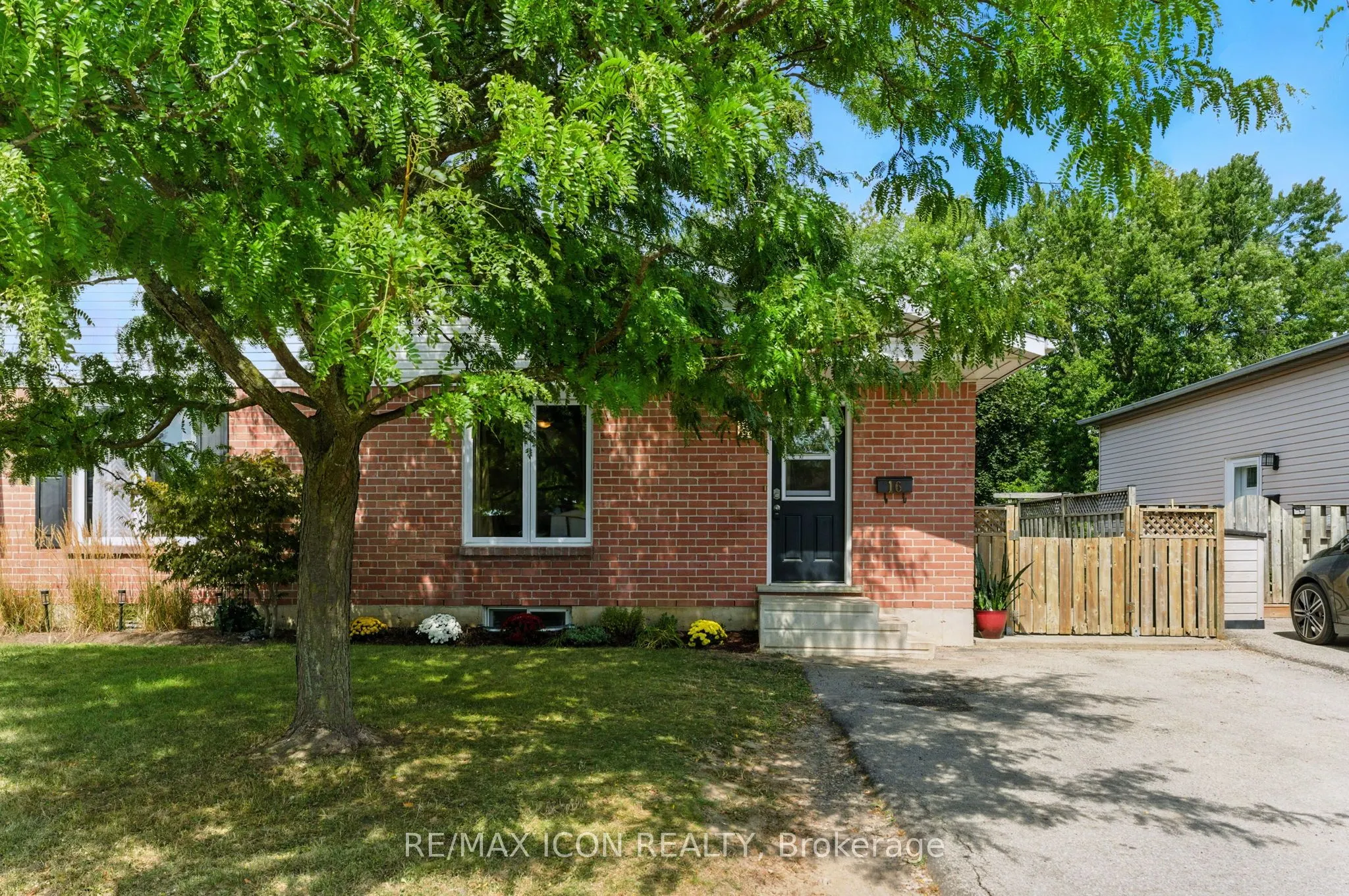 16 Ivy Crescent