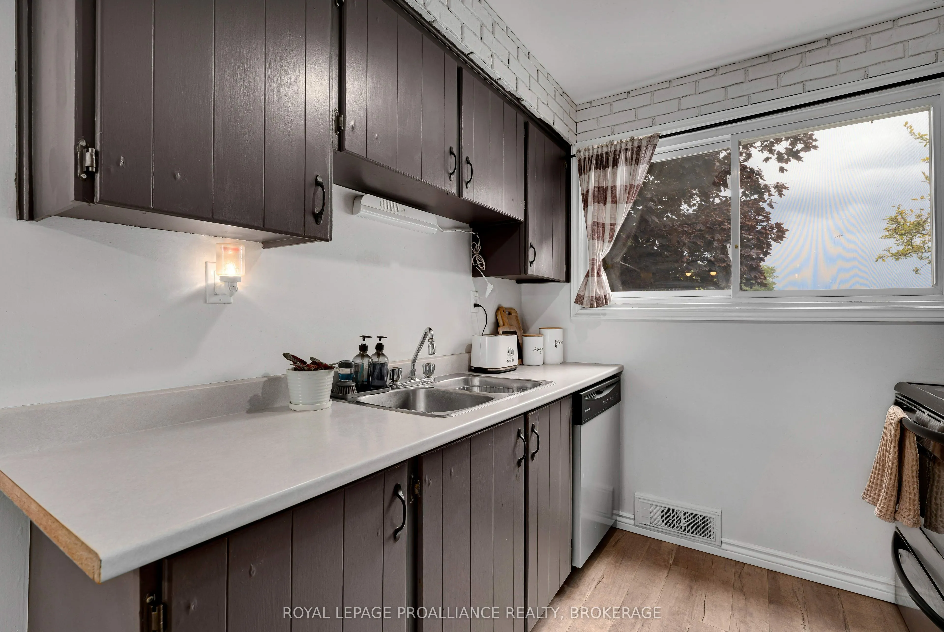 369 William Street N, #4