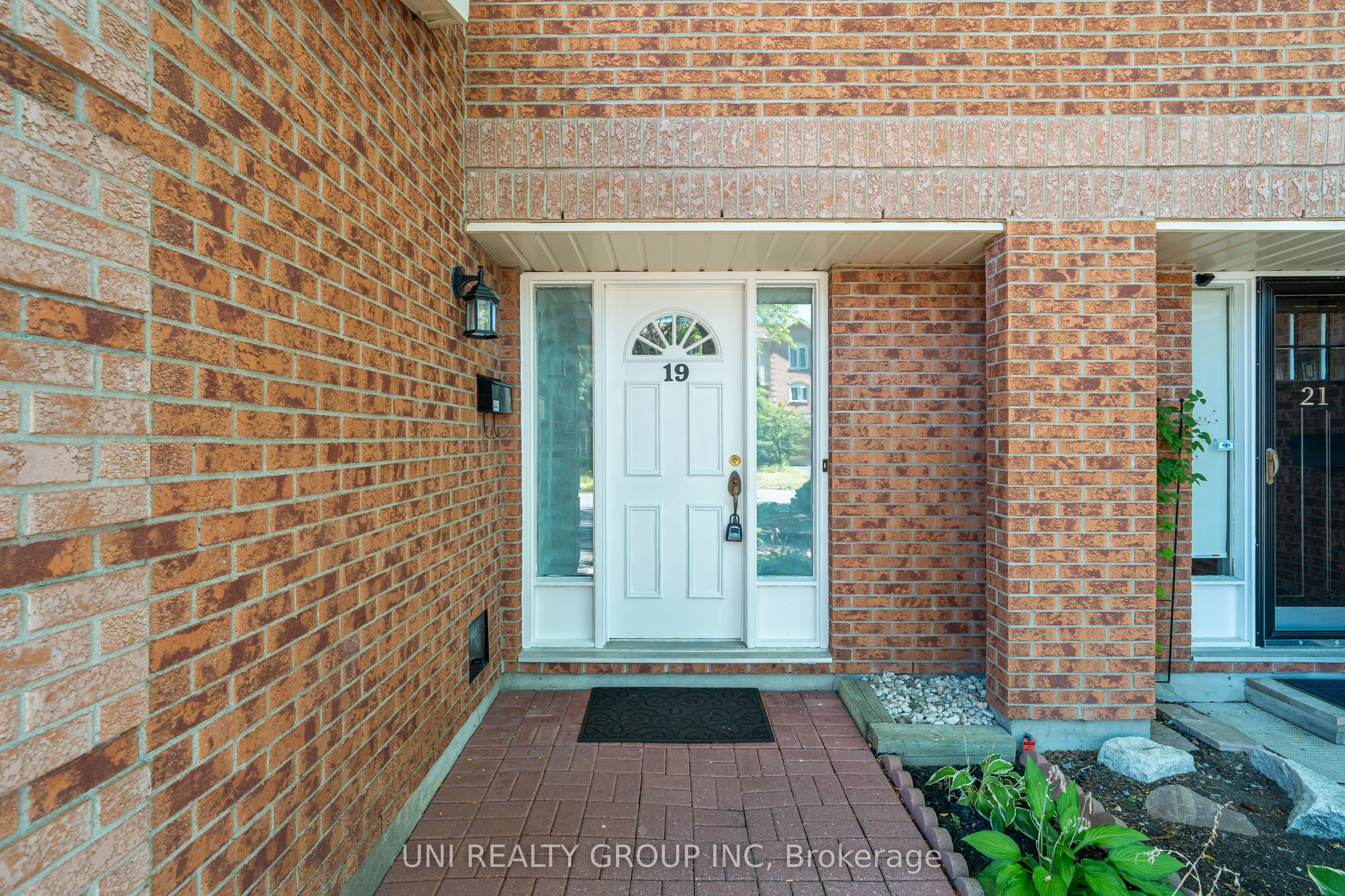 19 ARBORDALE Crescent