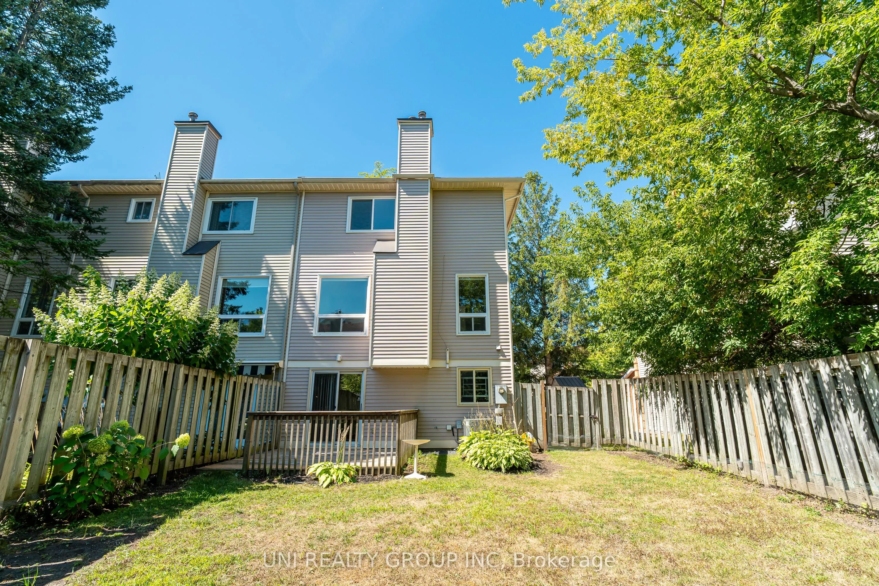 19 ARBORDALE Crescent