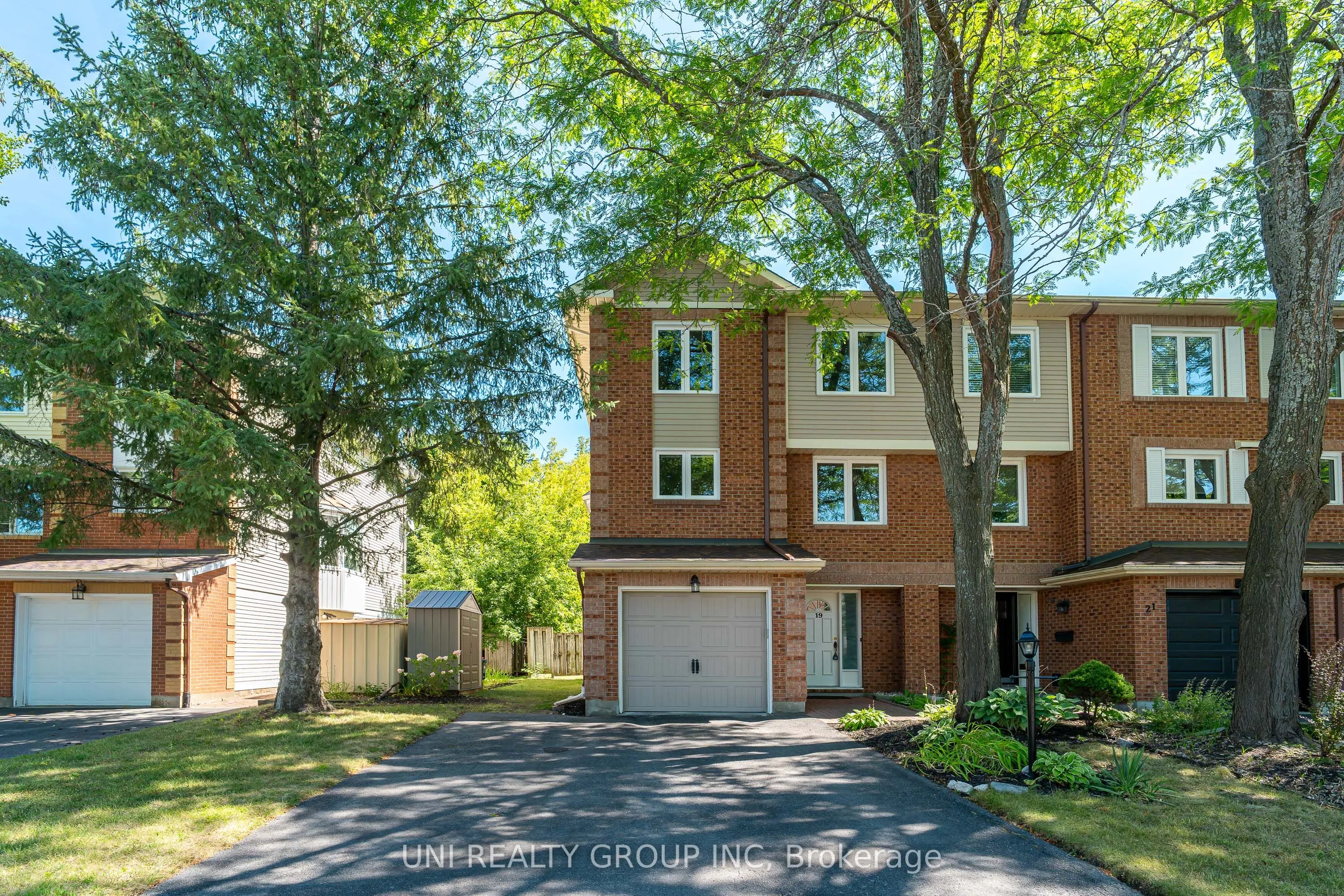 19 ARBORDALE Crescent