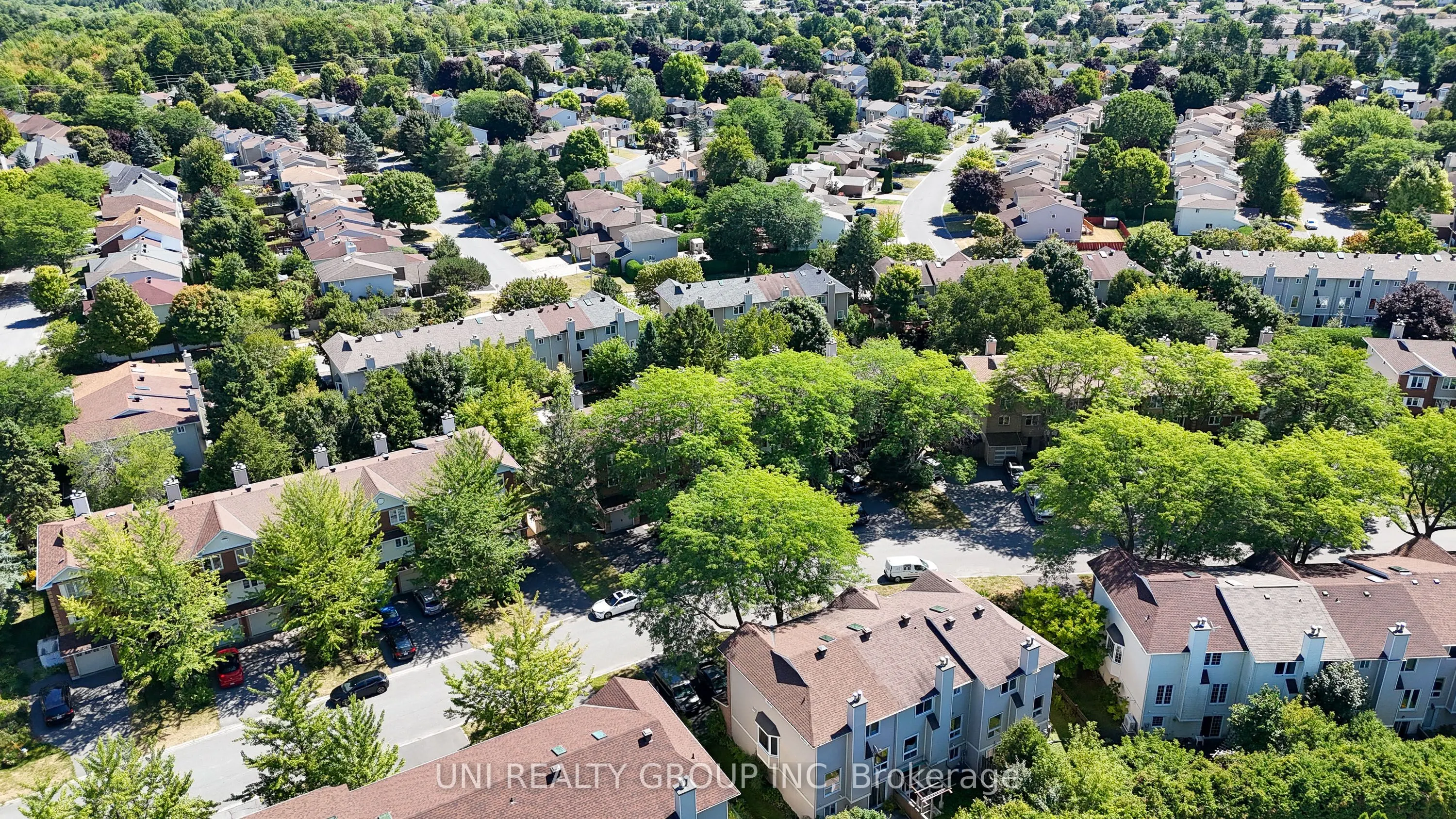 19 ARBORDALE Crescent