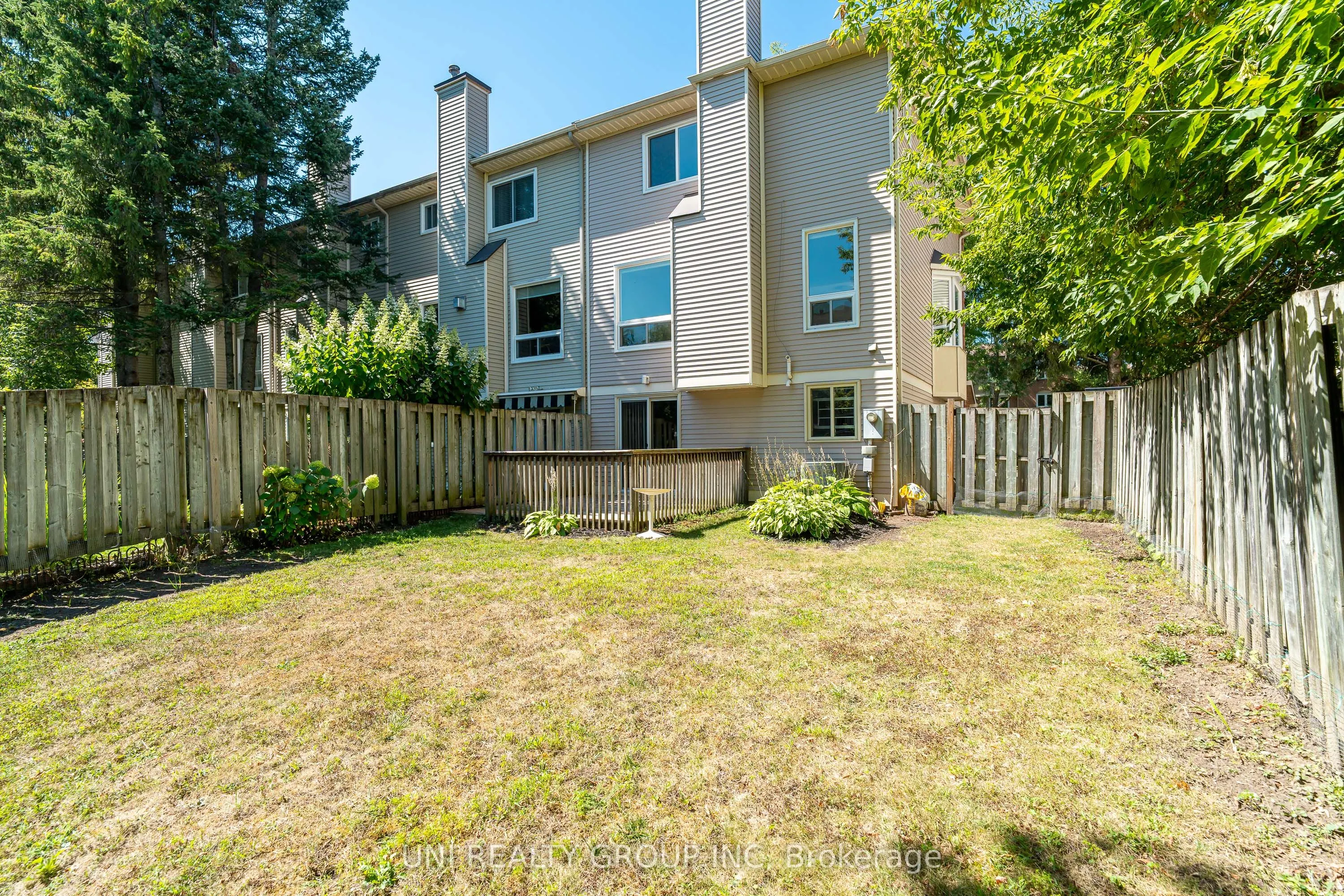 19 ARBORDALE Crescent
