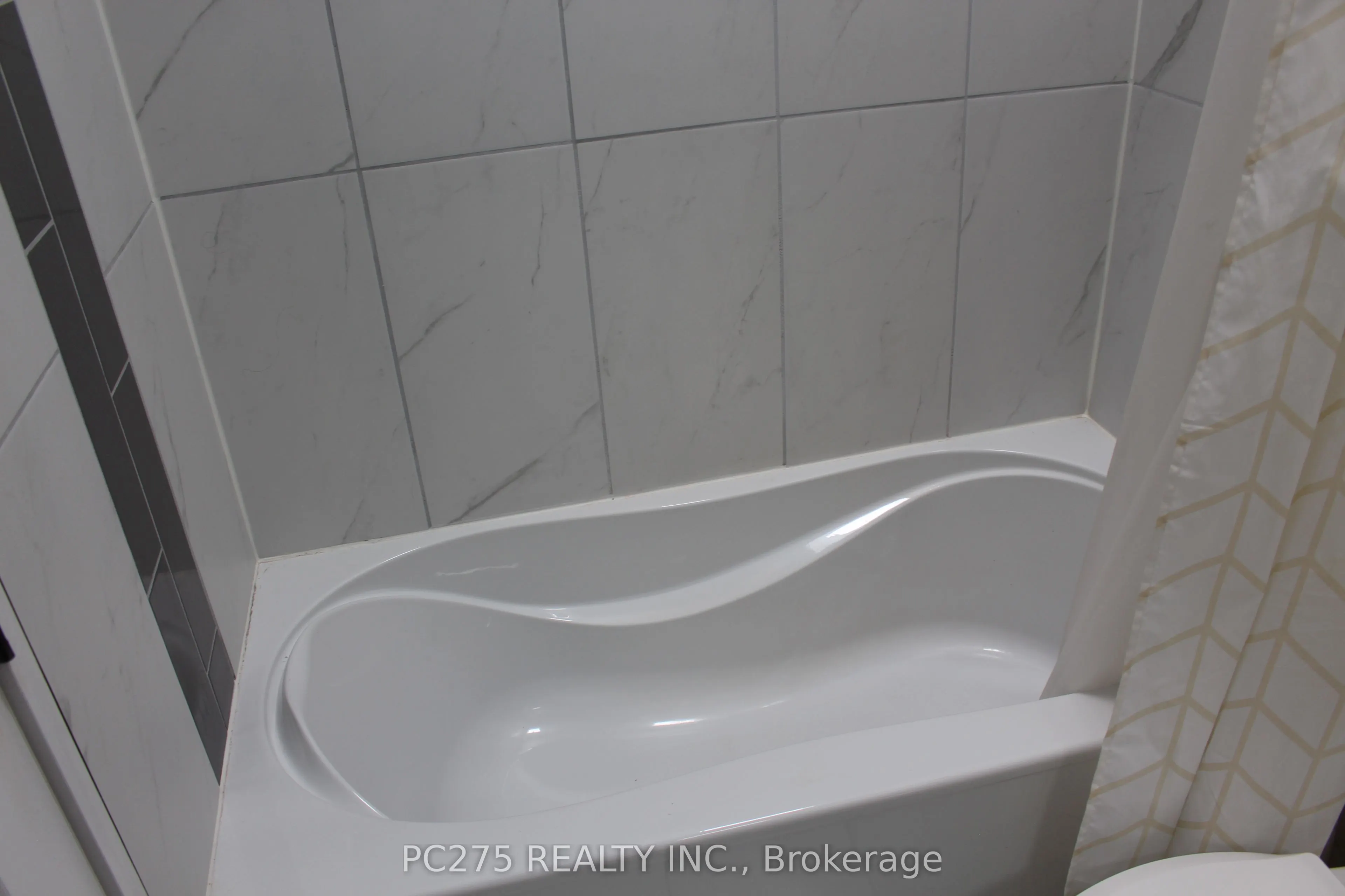 1090 Kipps Lane, #101