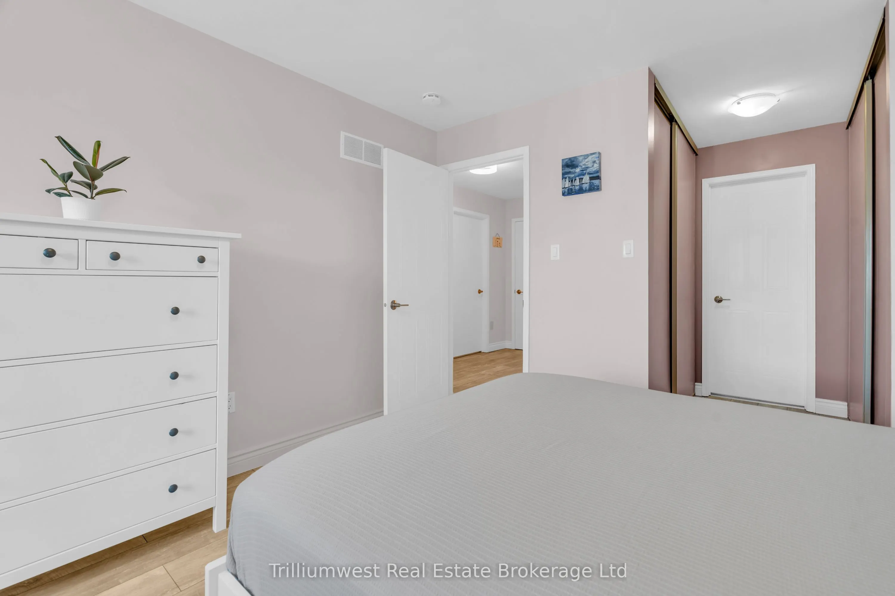 458 Janefield Avenue, #219