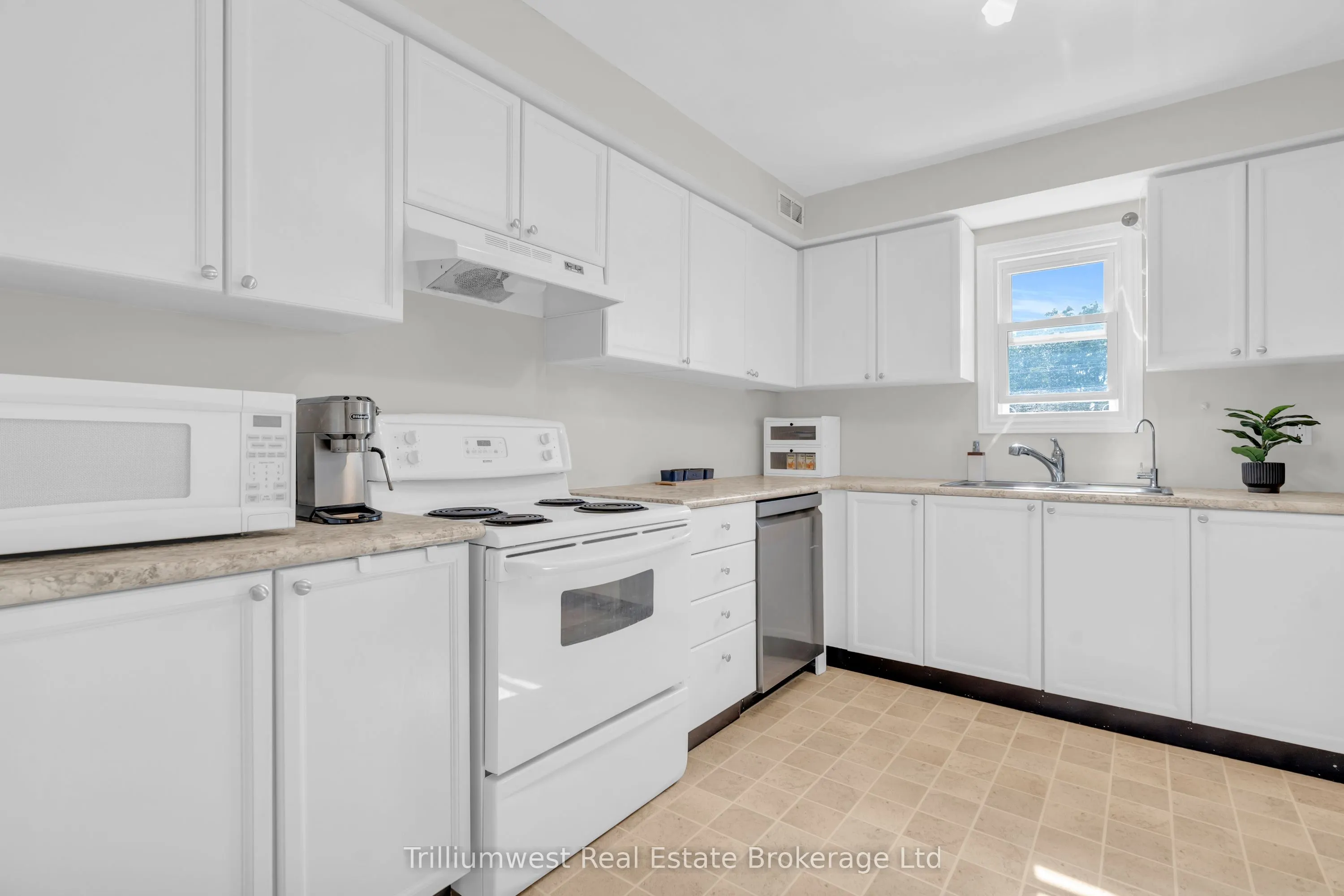 458 Janefield Avenue, #219