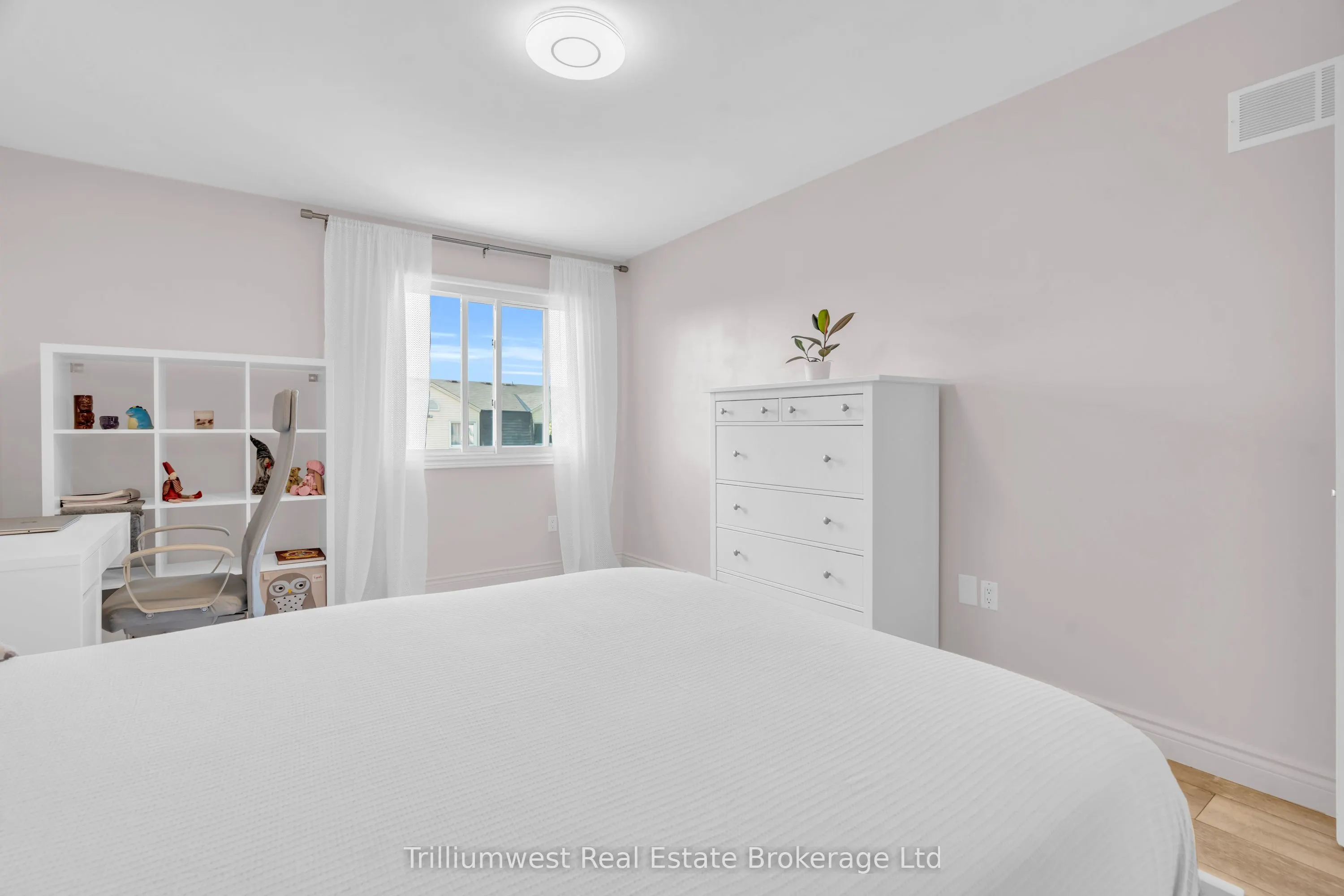 458 Janefield Avenue, #219