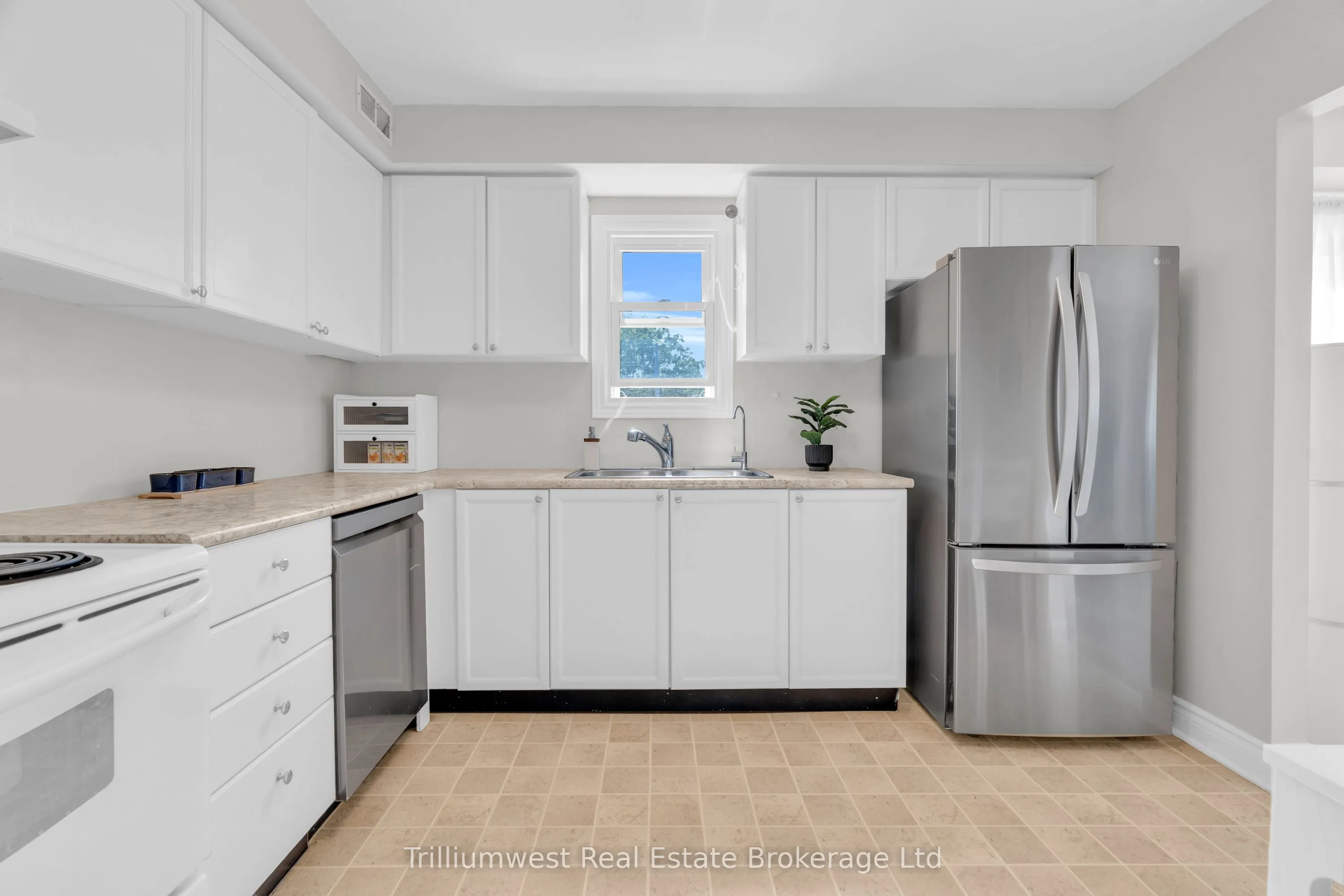 458 Janefield Avenue, #219
