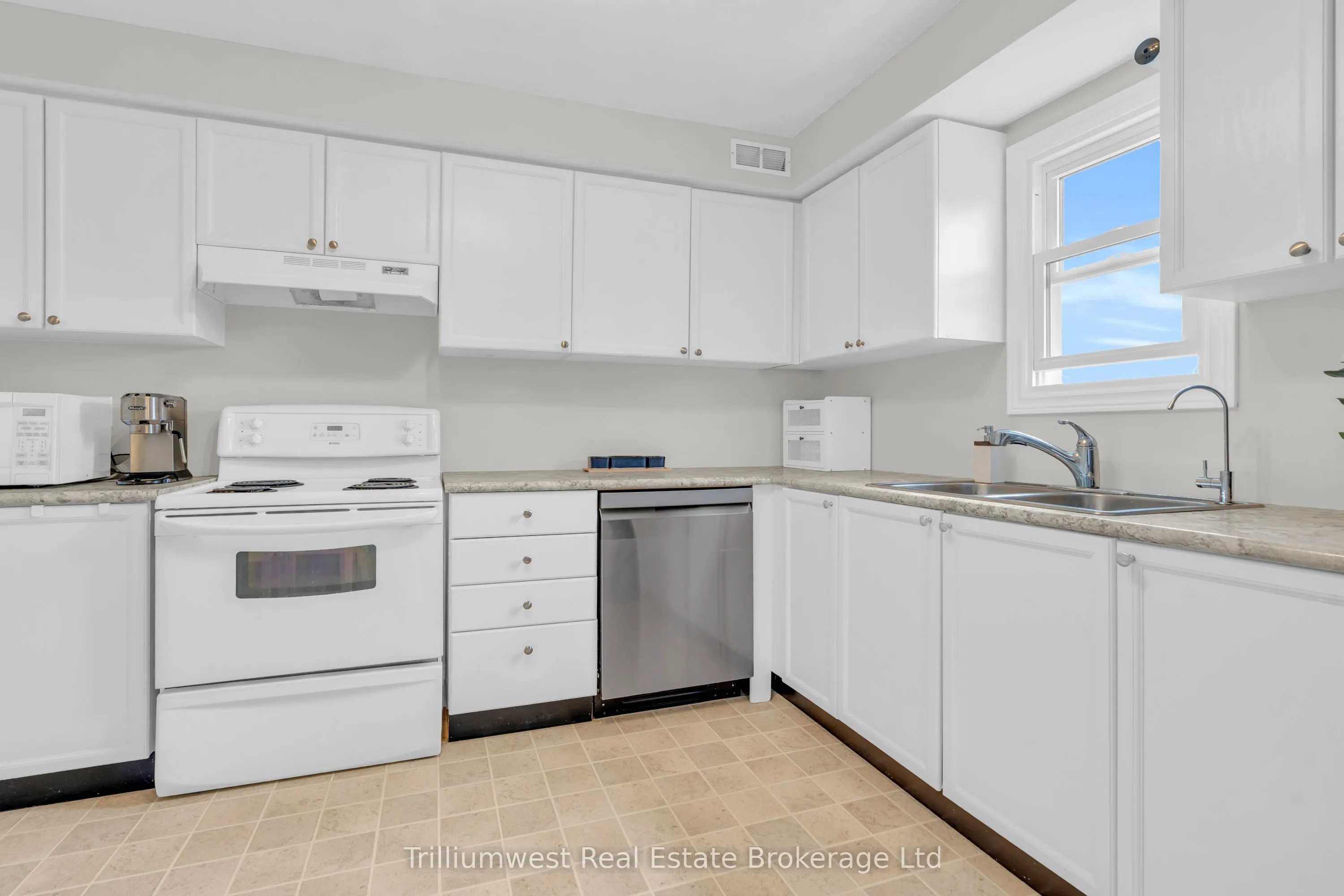 458 Janefield Avenue, #219