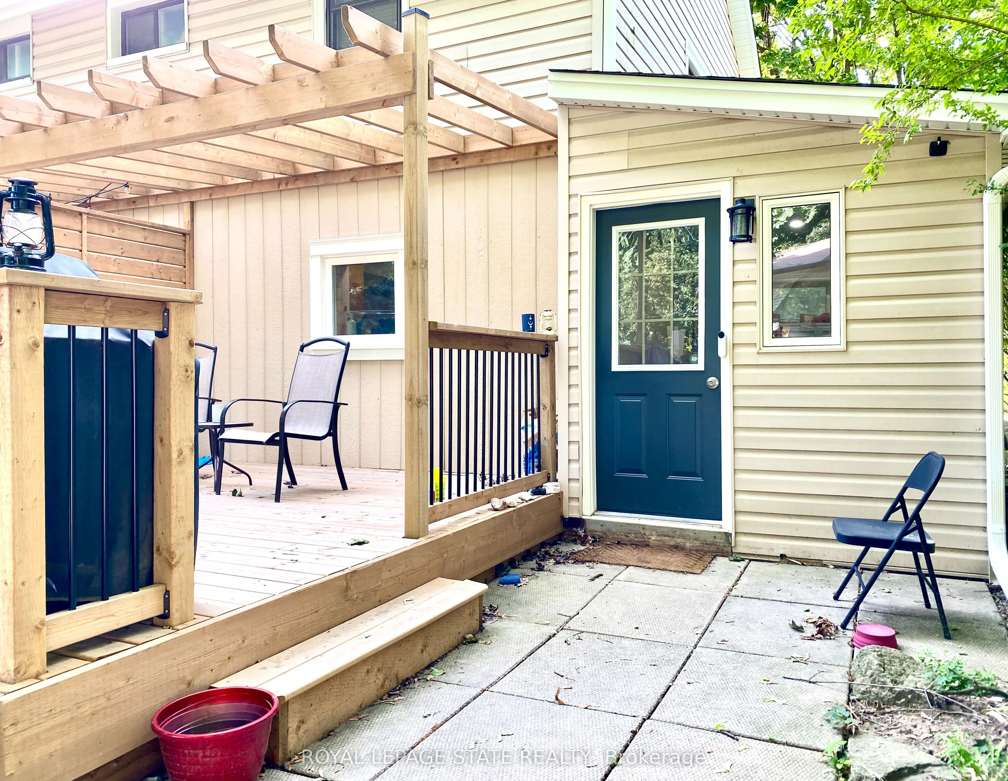 358 Dundas Street E