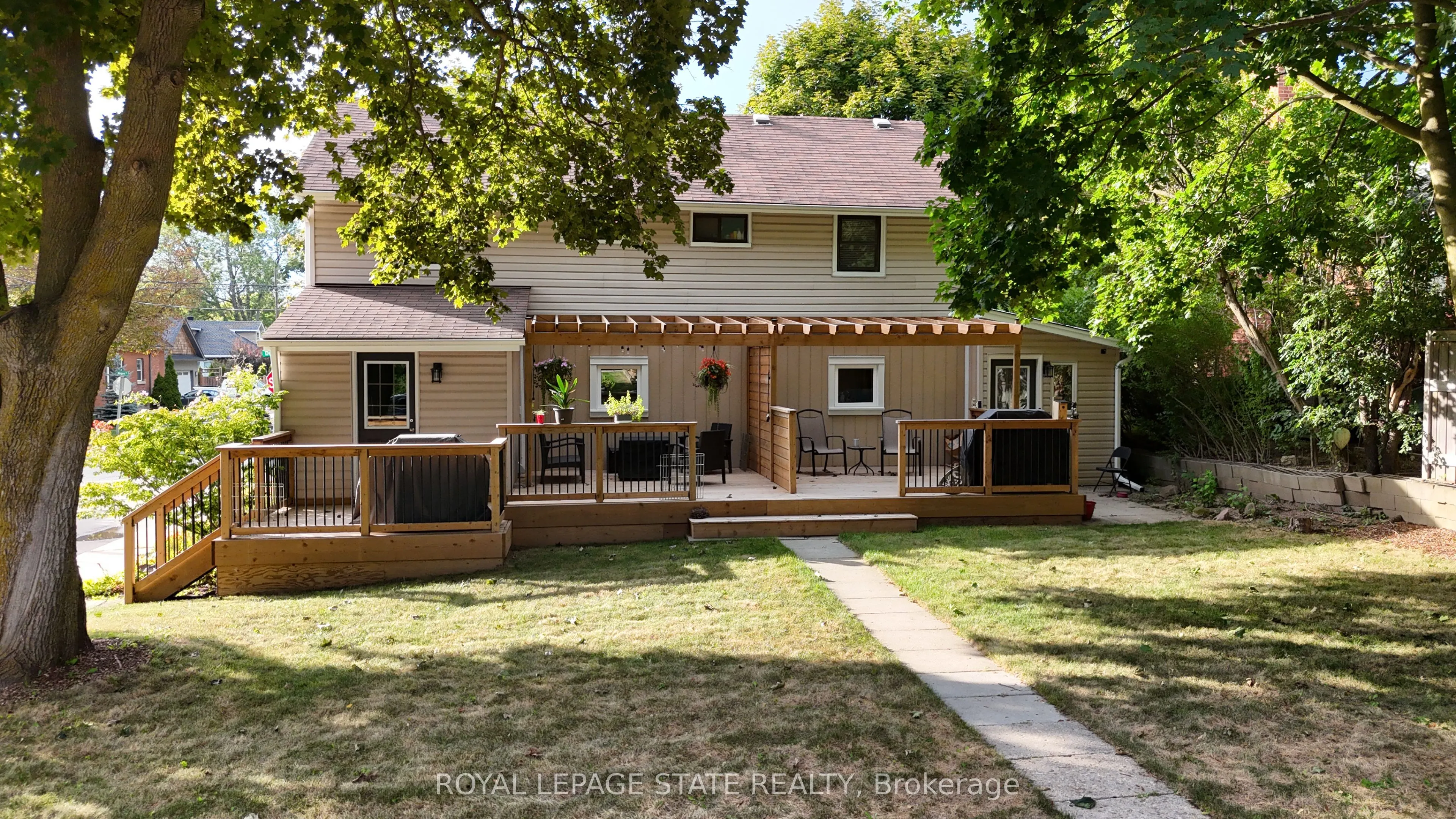 358 Dundas Street E