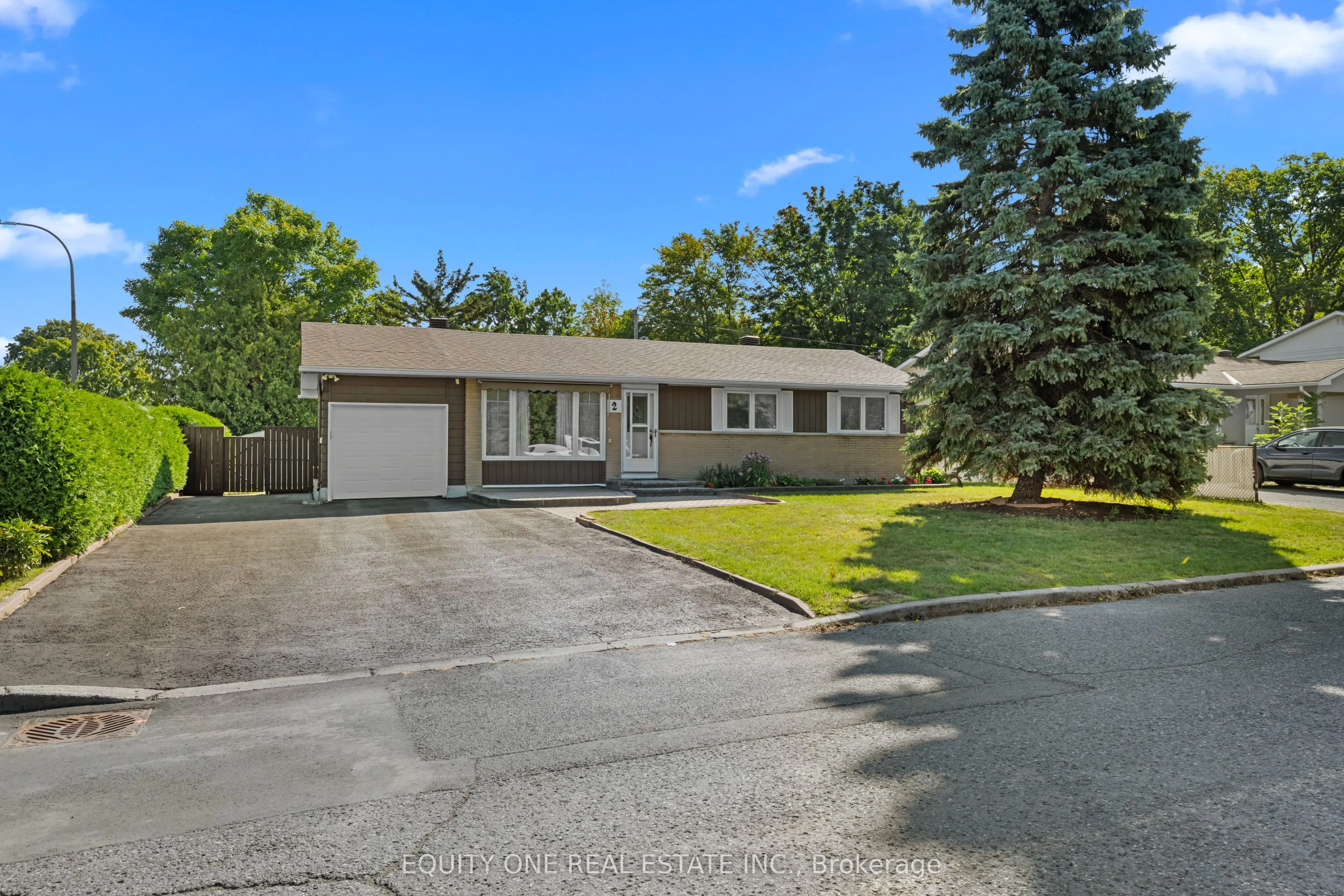2 Parkside Crescent