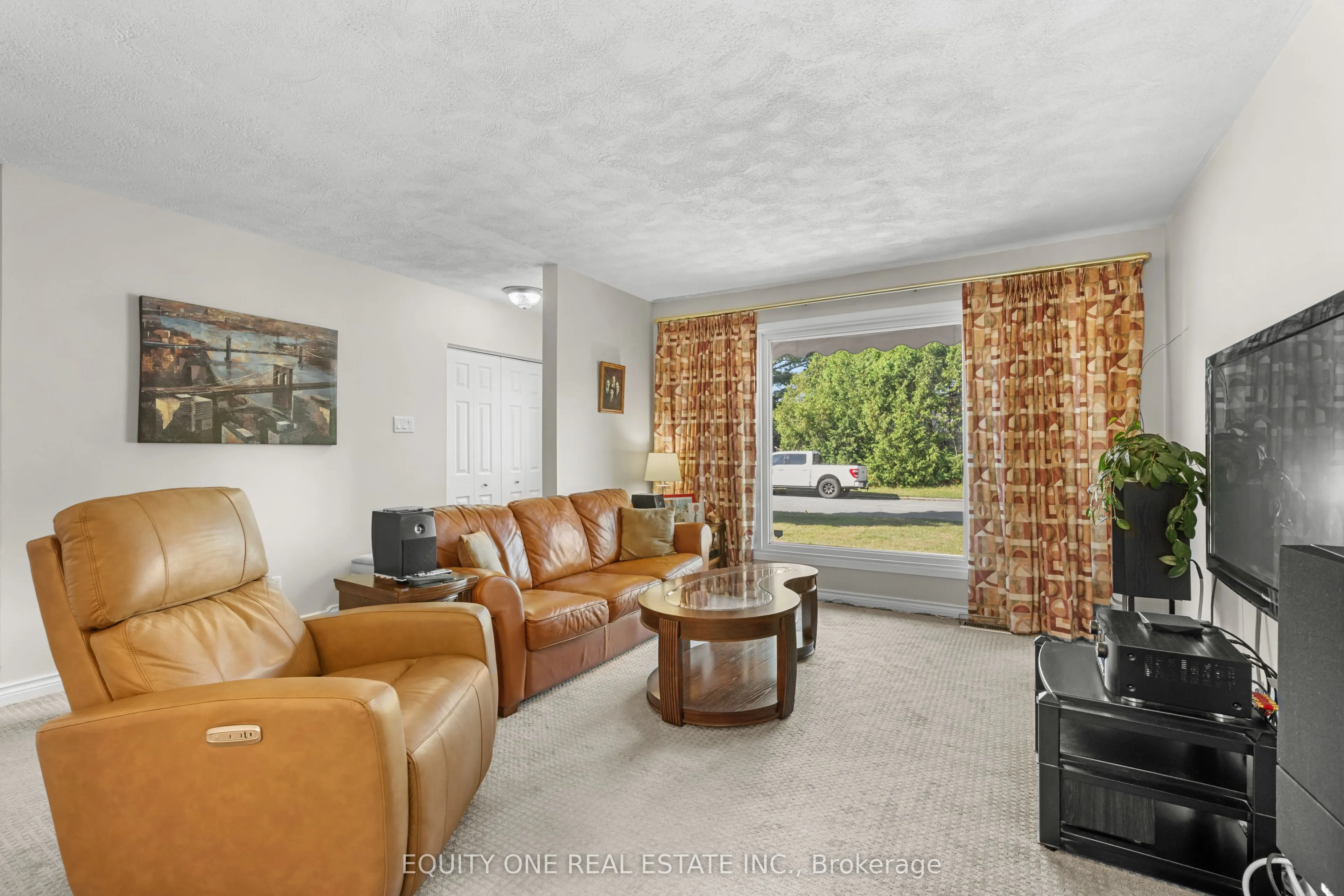 2 Parkside Crescent
