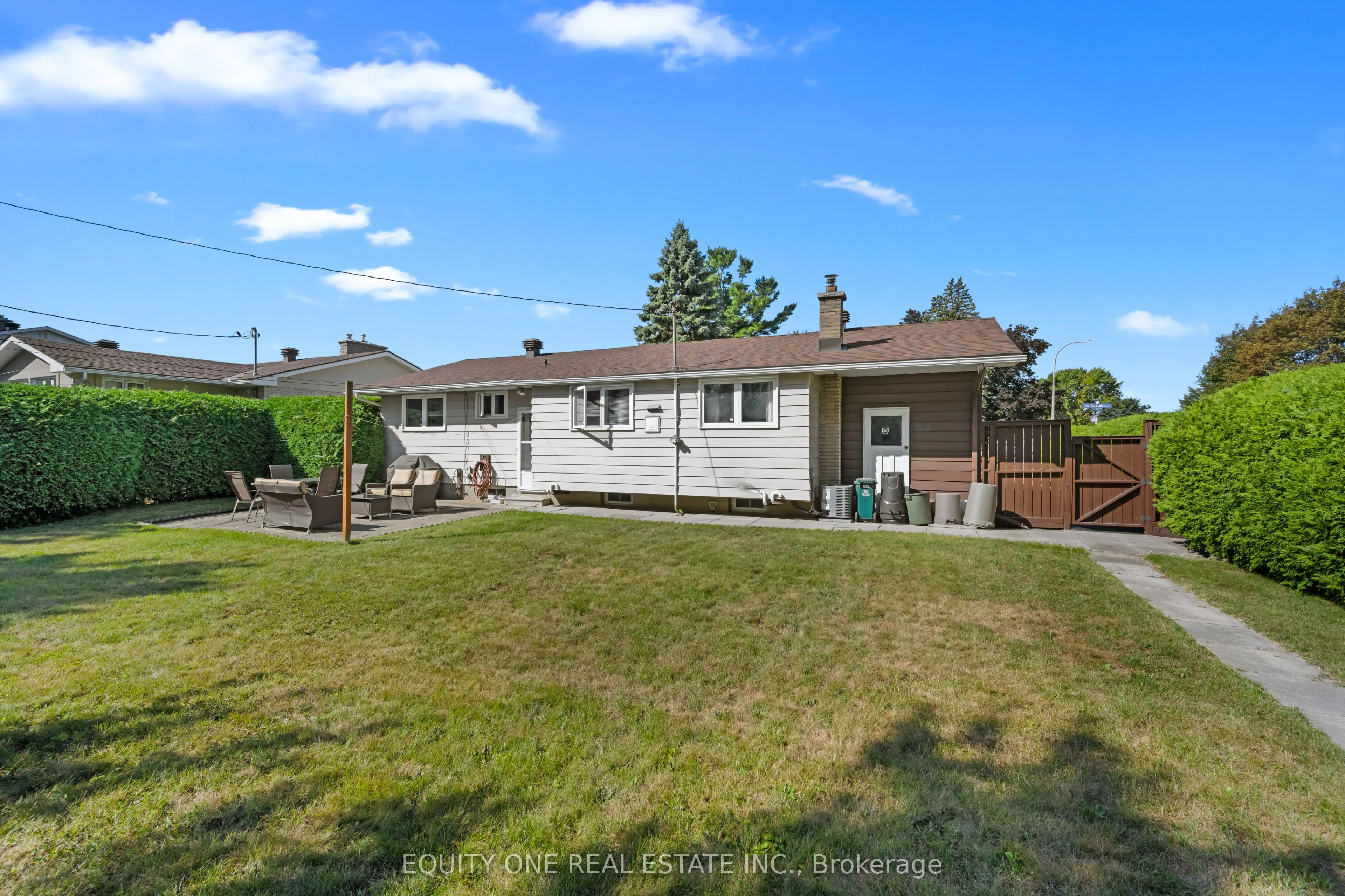 2 Parkside Crescent