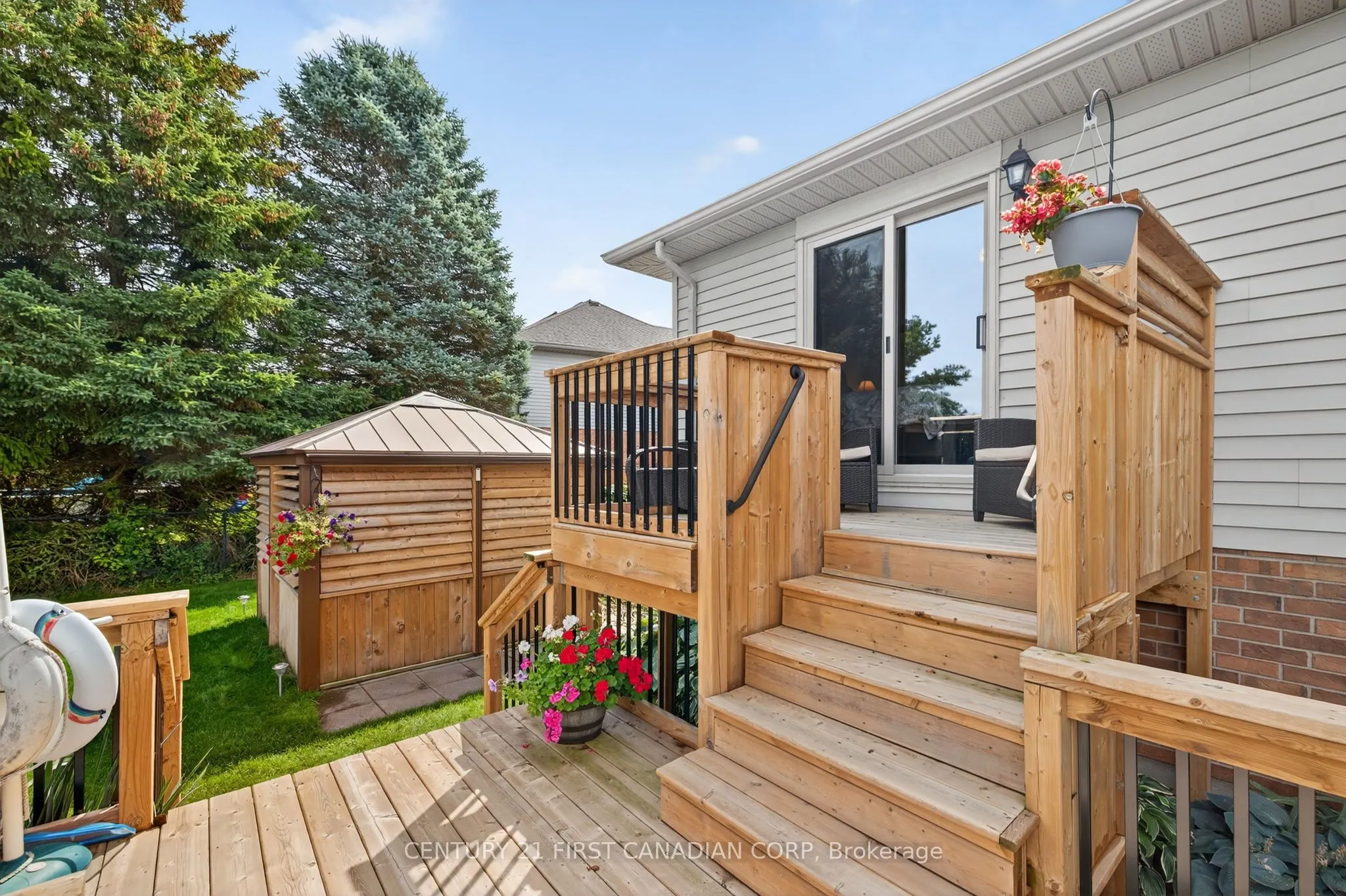 19 Hemlock Boulevard