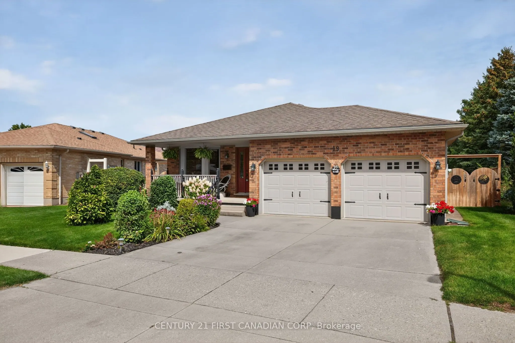 19 Hemlock Boulevard