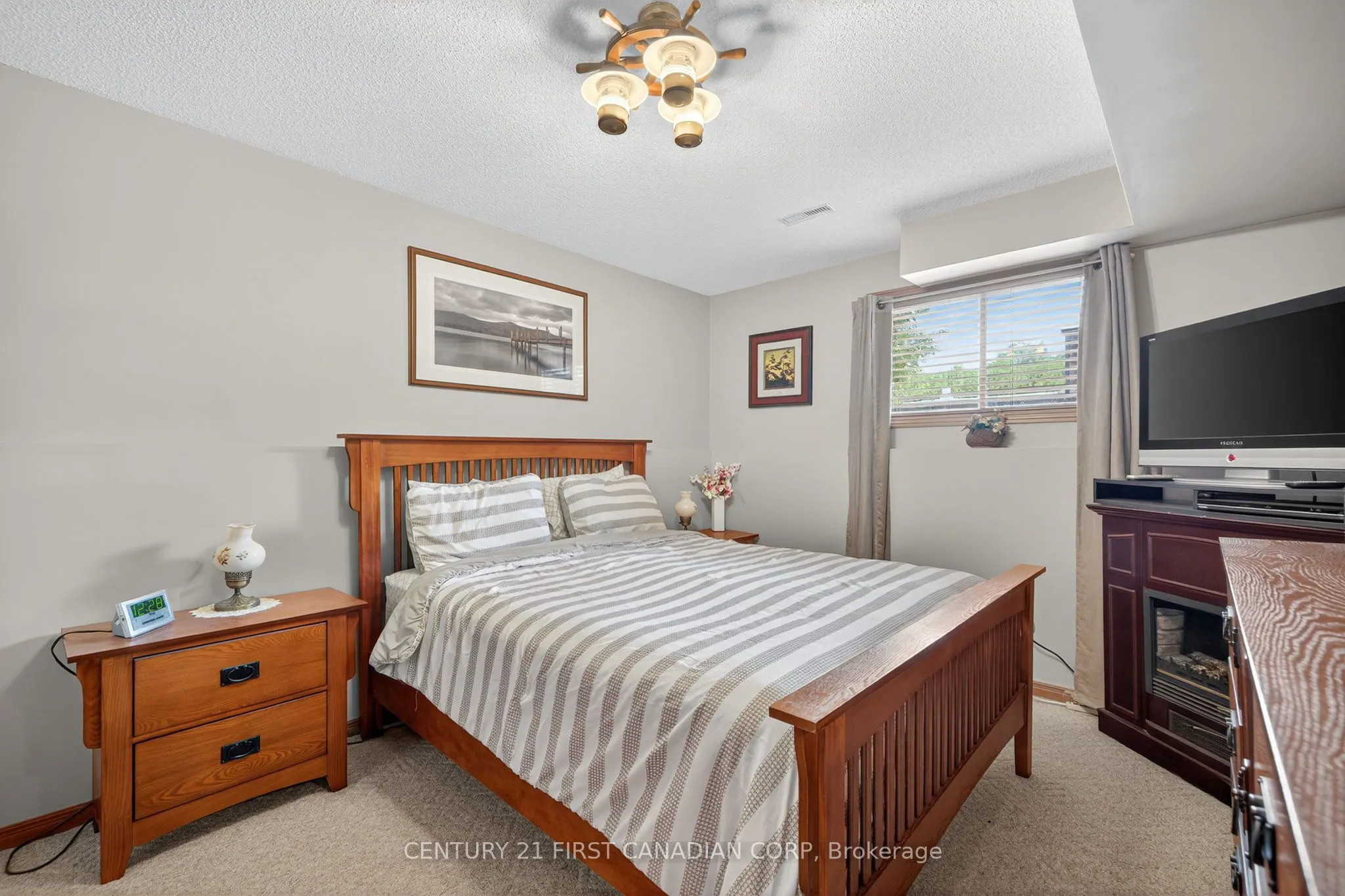 19 Hemlock Boulevard