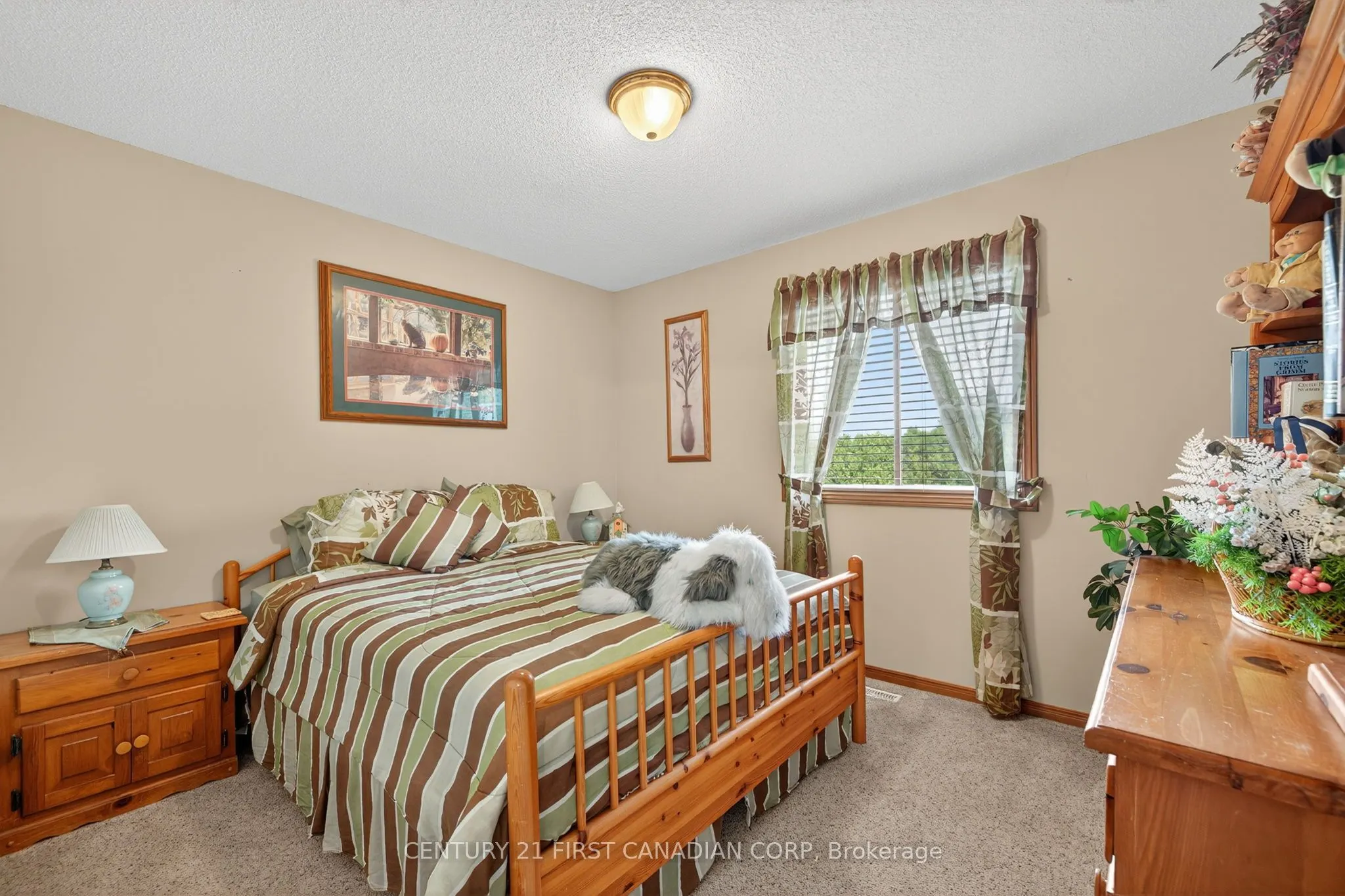 19 Hemlock Boulevard