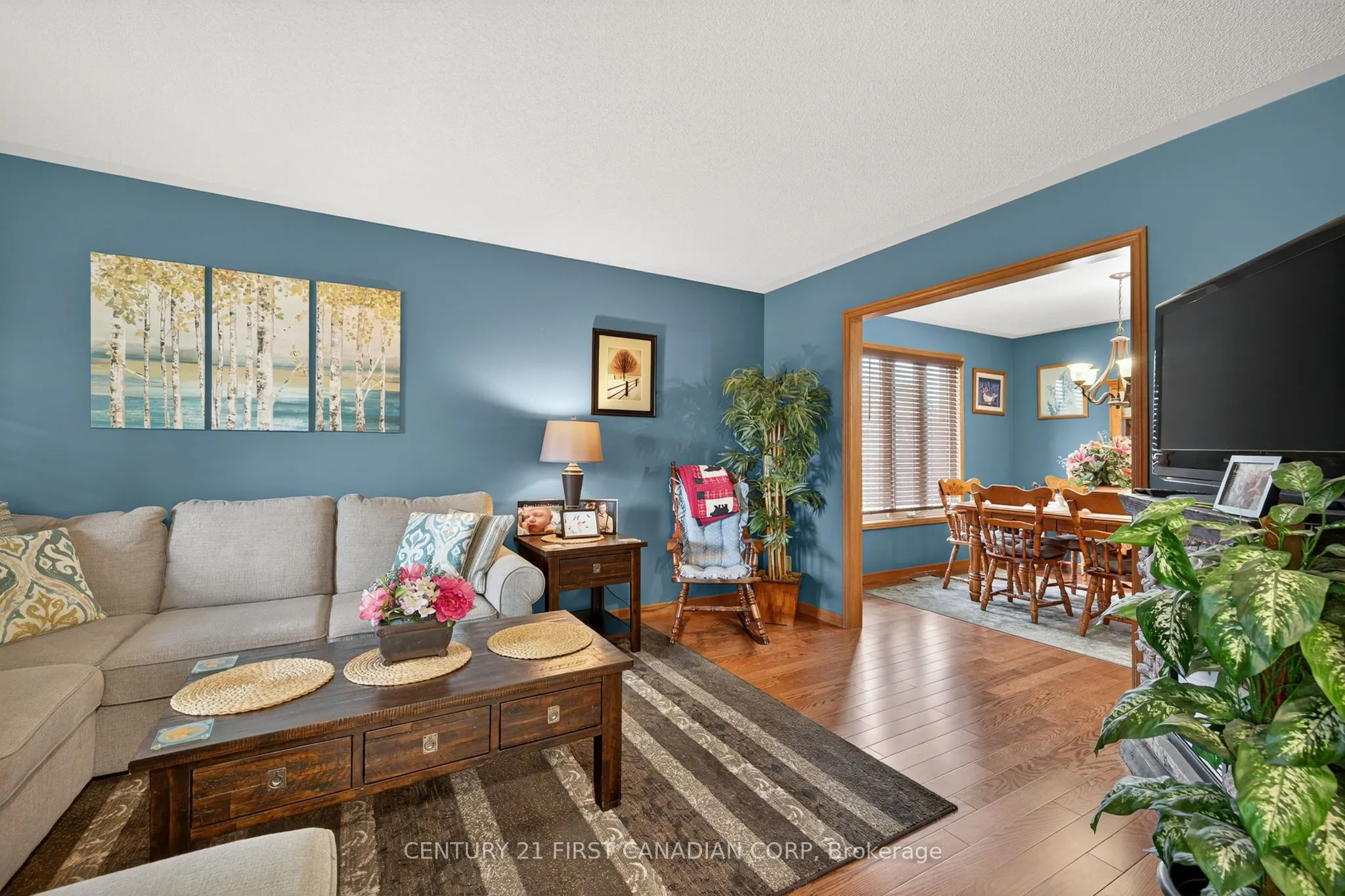 19 Hemlock Boulevard