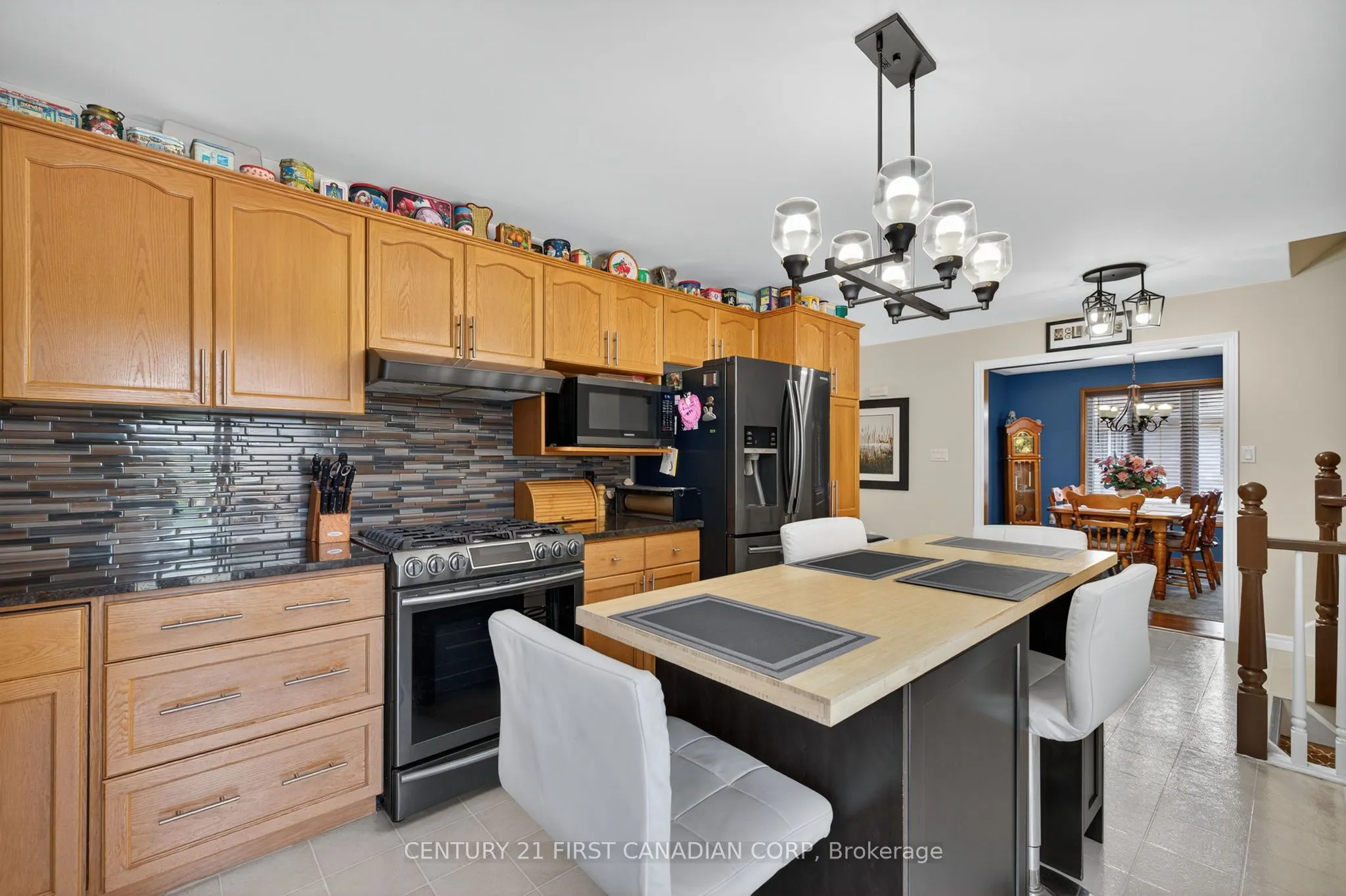 19 Hemlock Boulevard