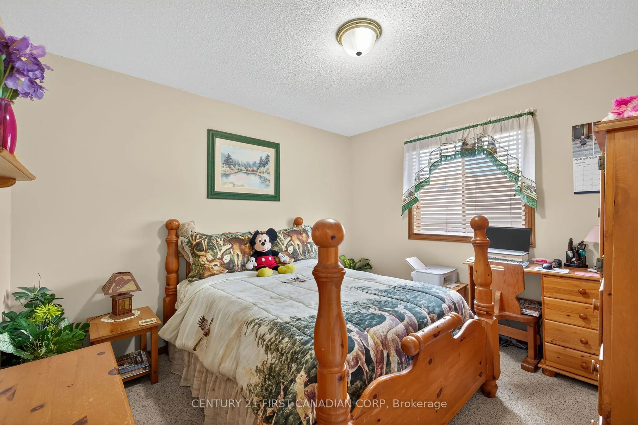 19 Hemlock Boulevard