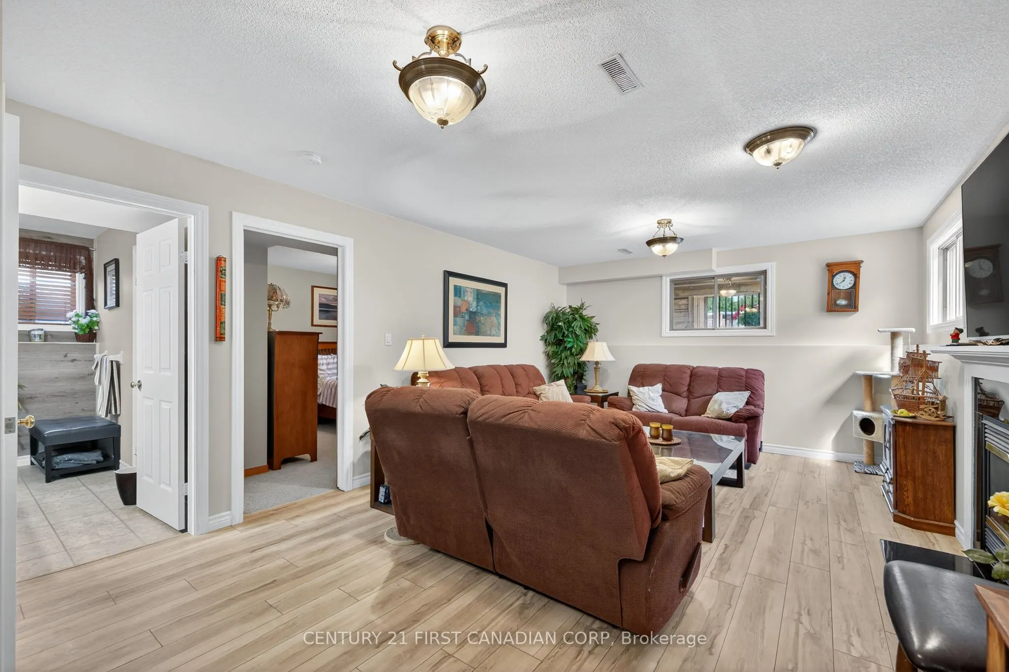 19 Hemlock Boulevard