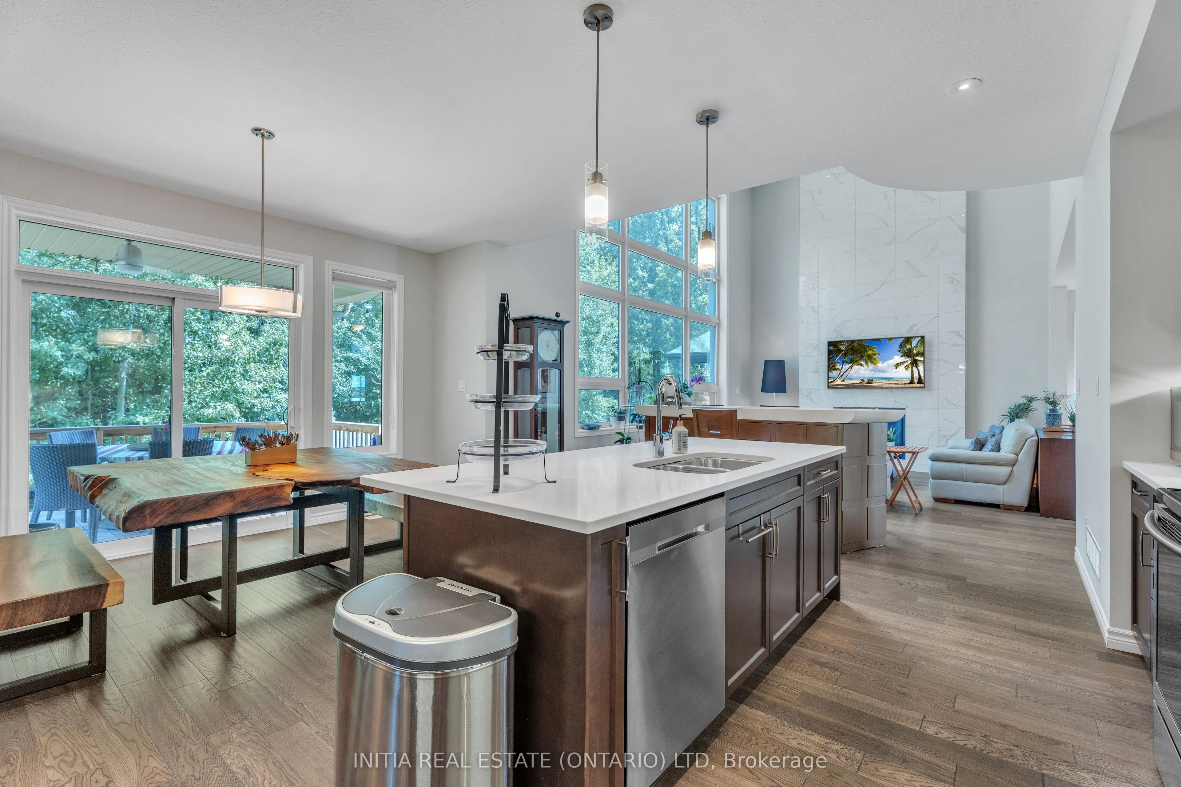 1303 Dyer Crescent
