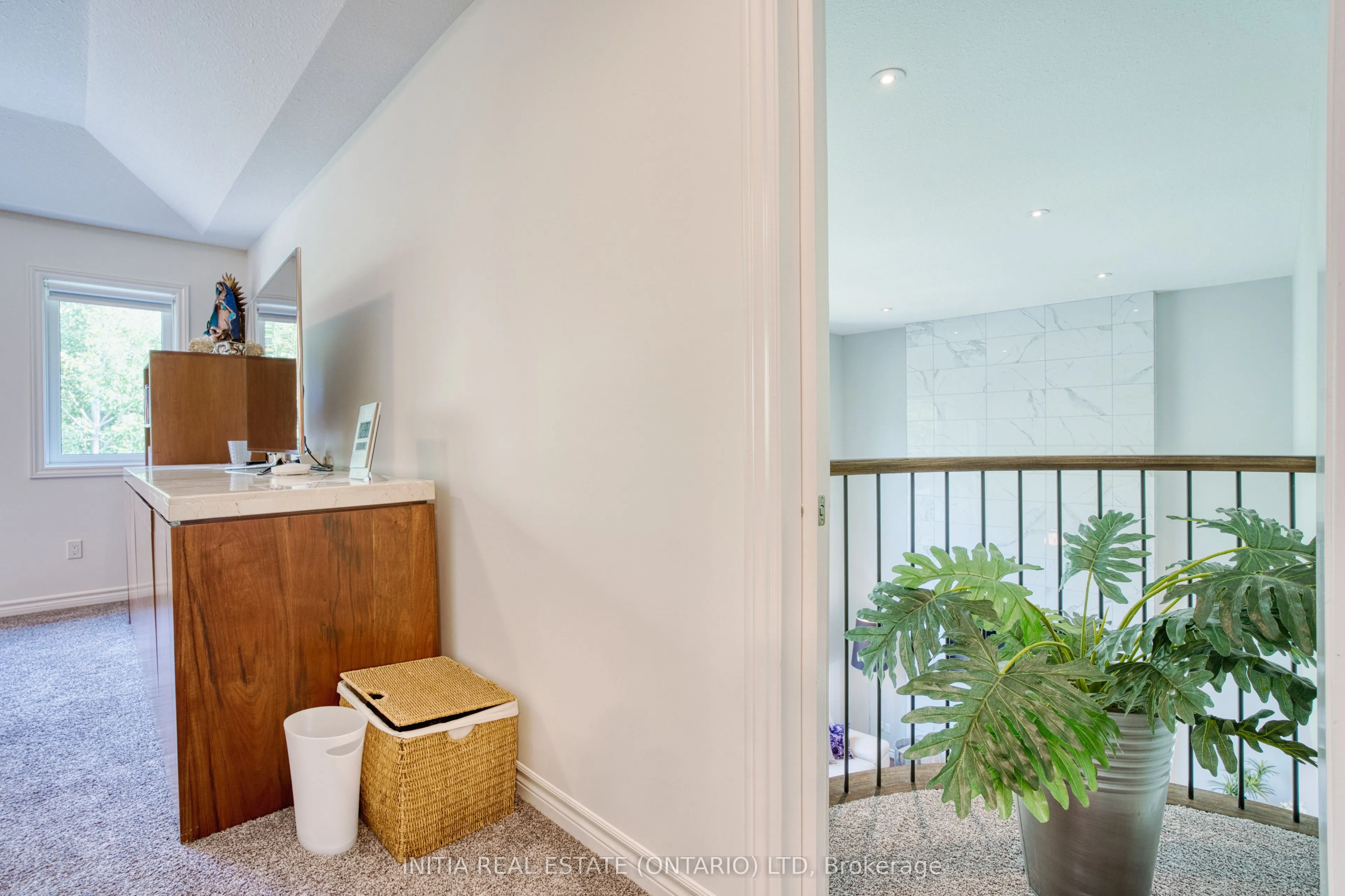1303 Dyer Crescent