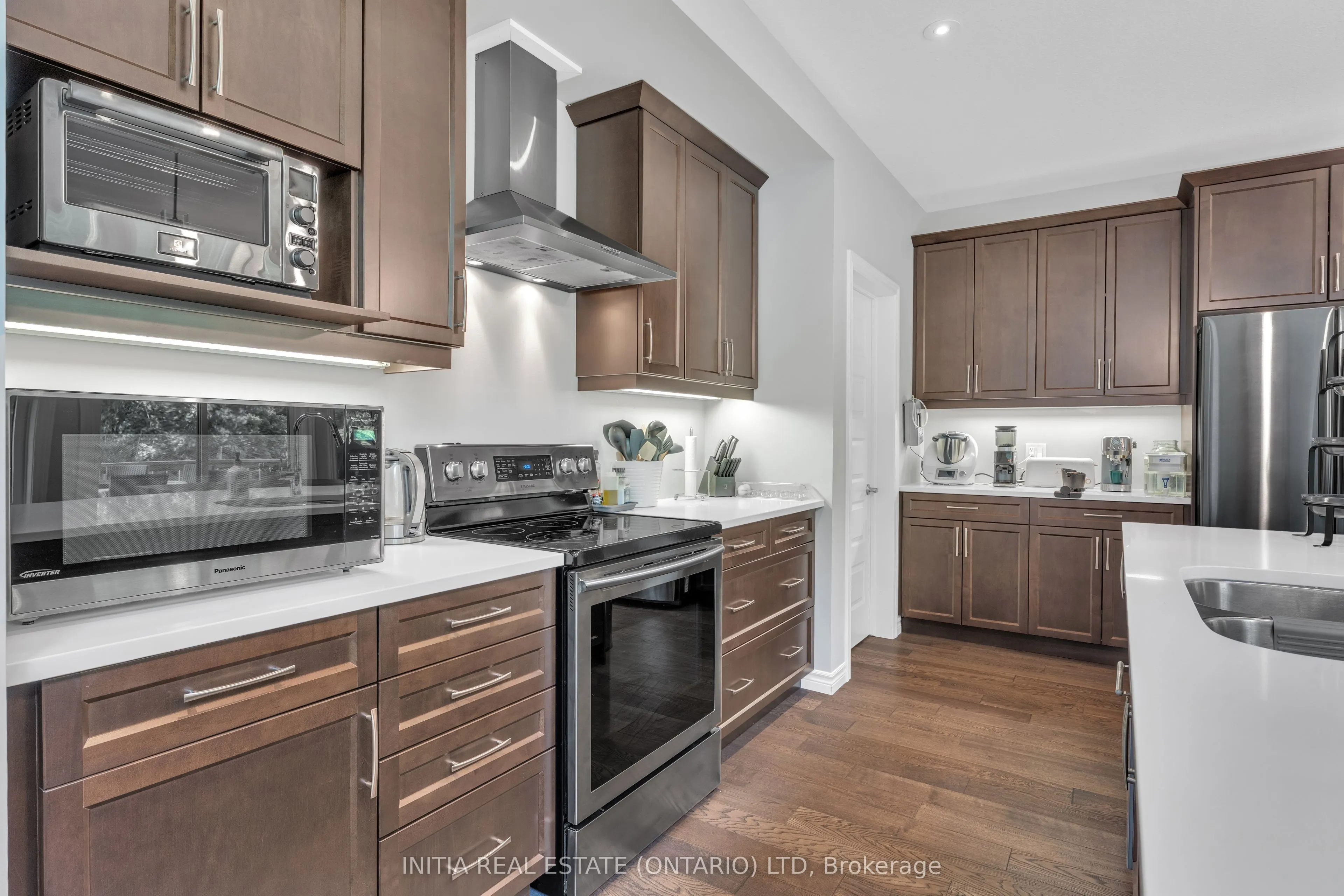 1303 Dyer Crescent