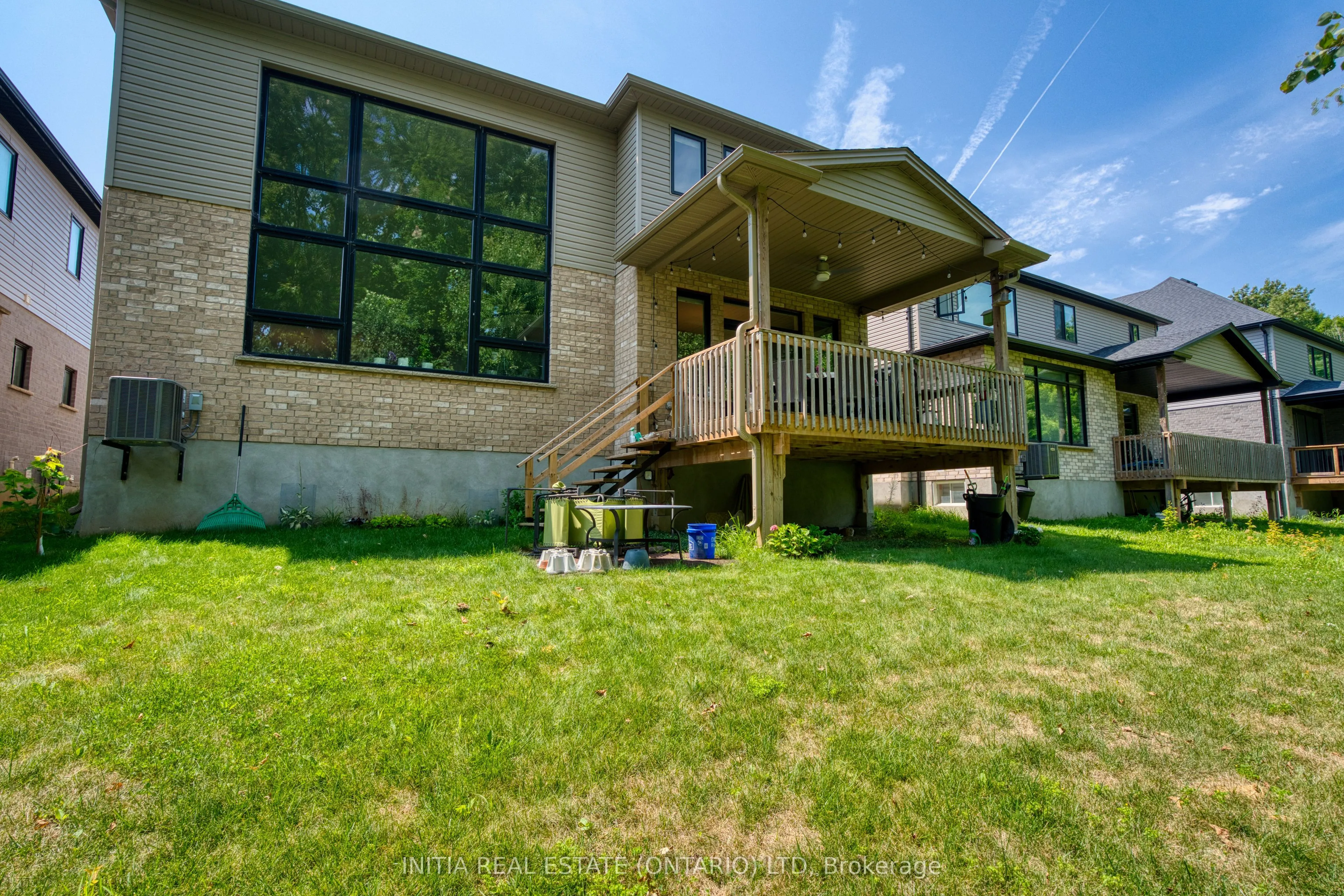 1303 Dyer Crescent
