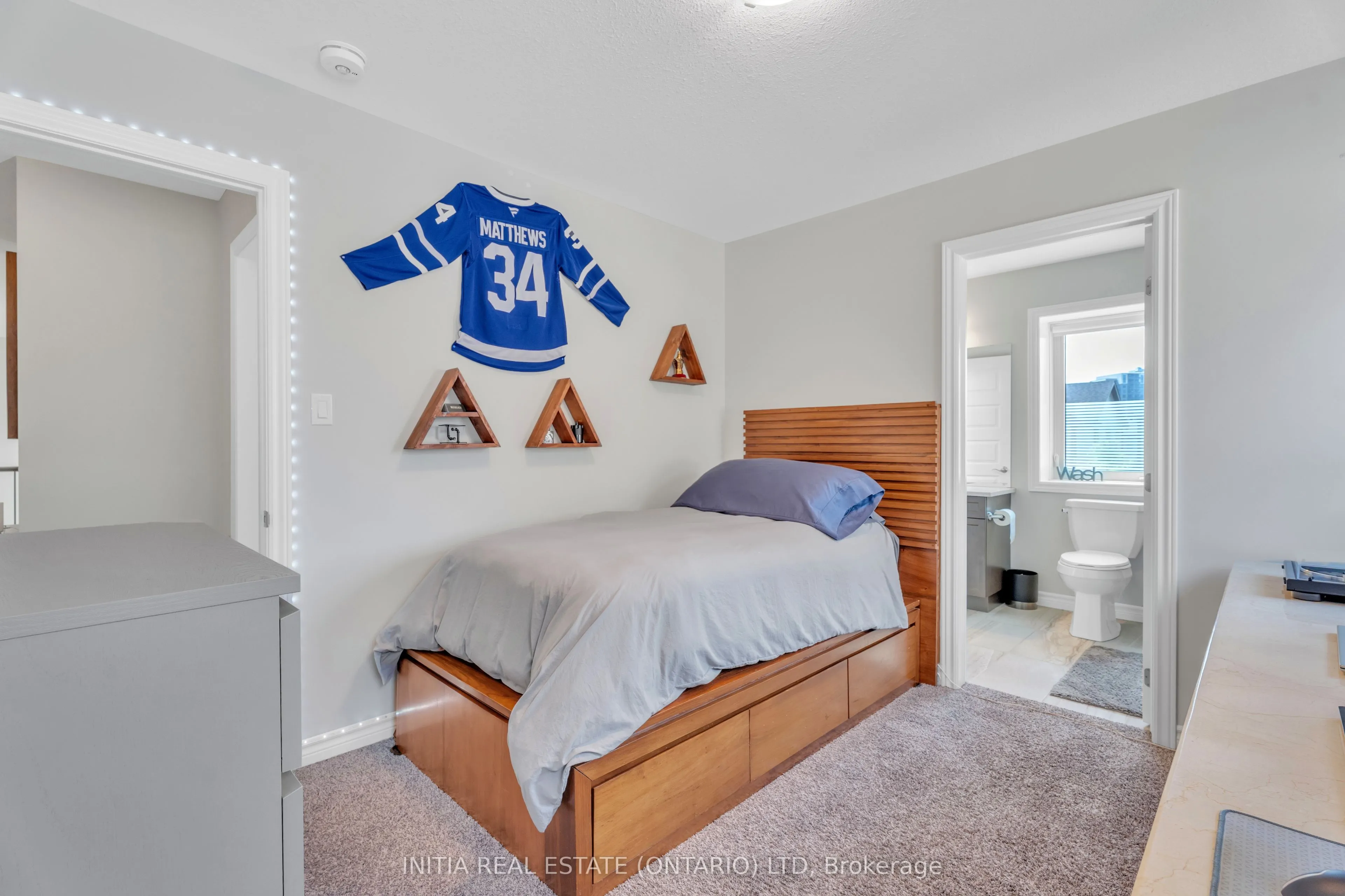 1303 Dyer Crescent