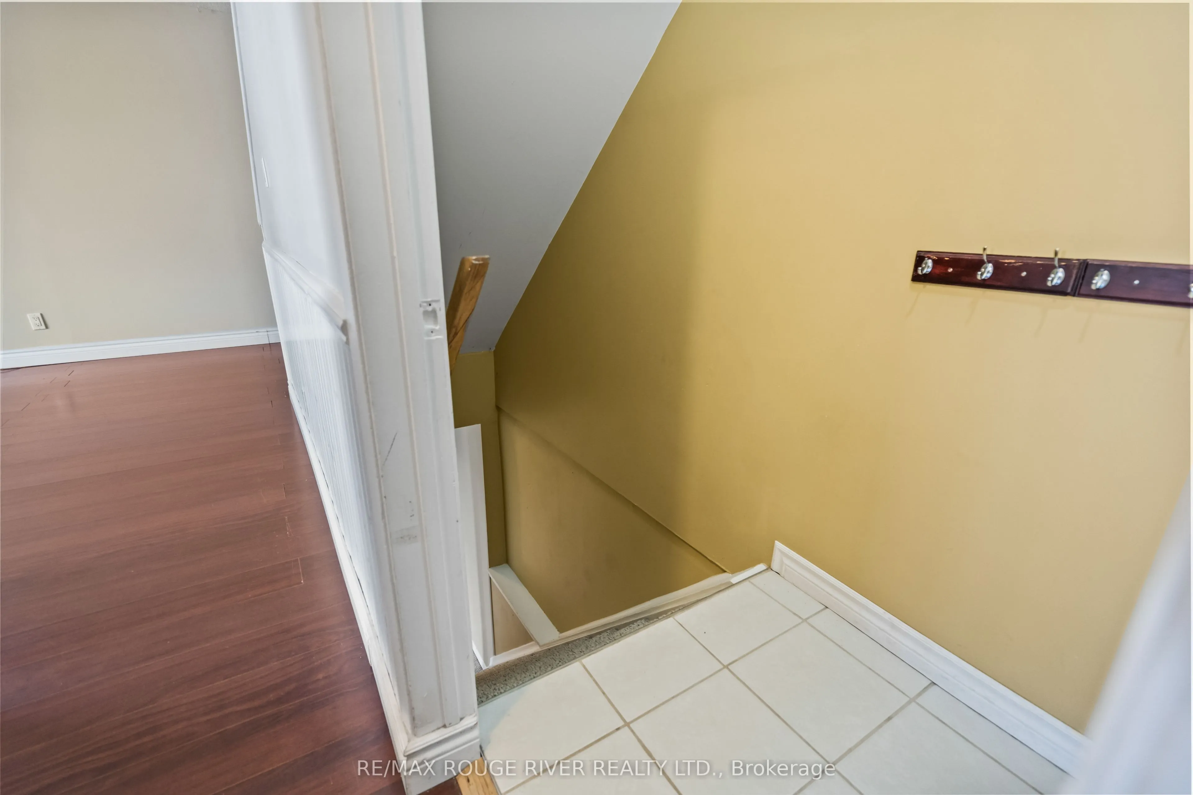 494 Elgin Street W, #3