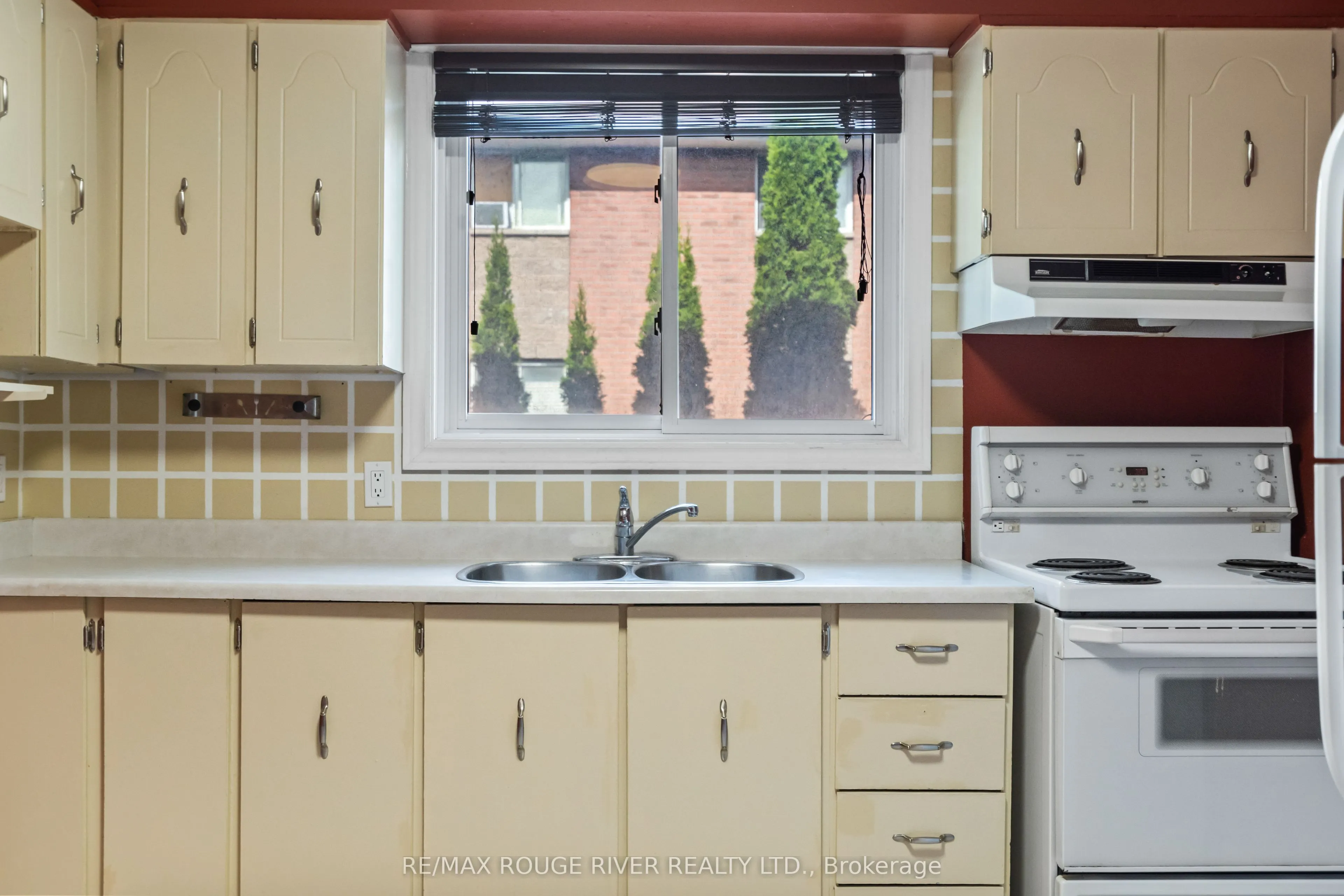 494 Elgin Street W, #3