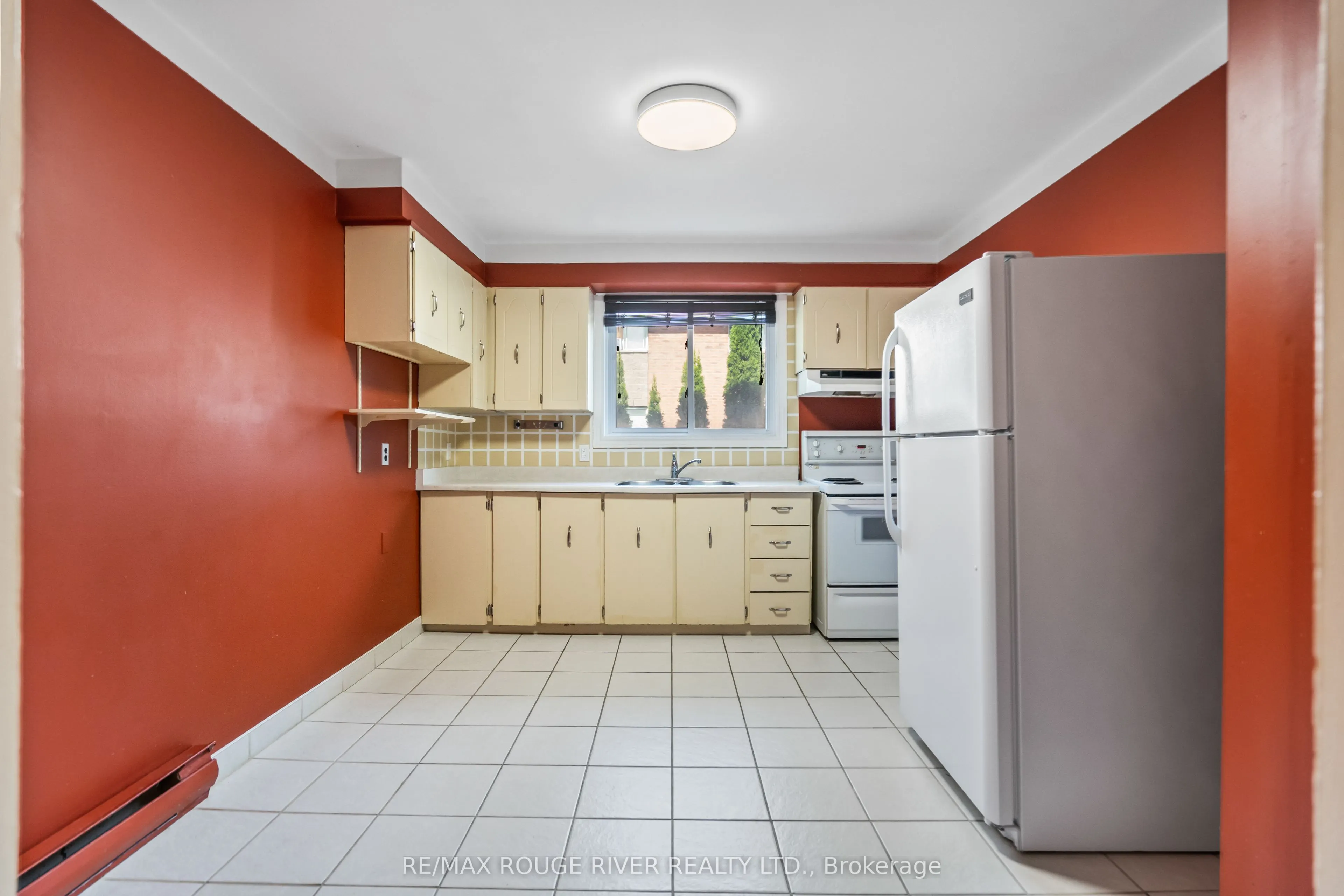 494 Elgin Street W, #3
