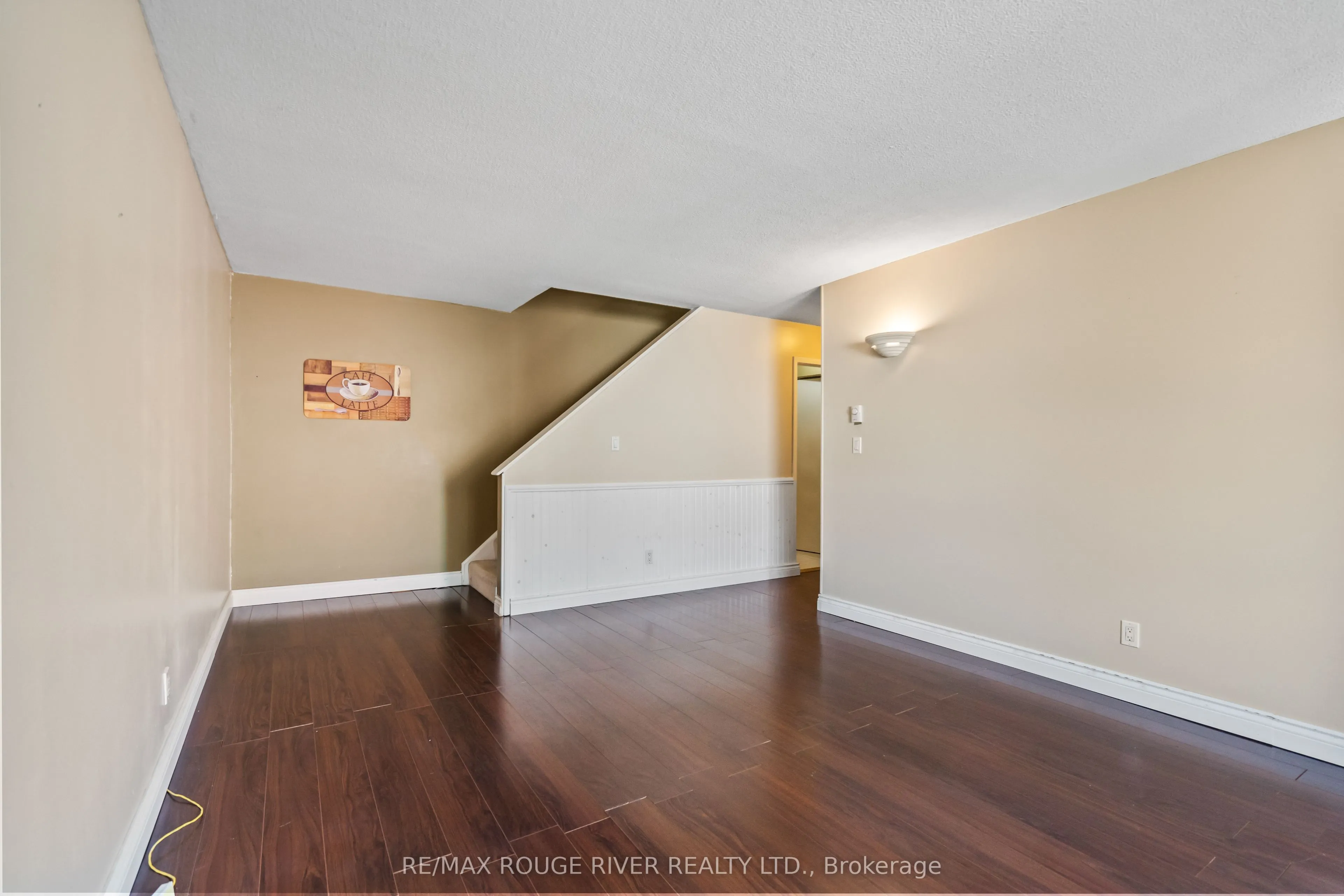 494 Elgin Street W, #3