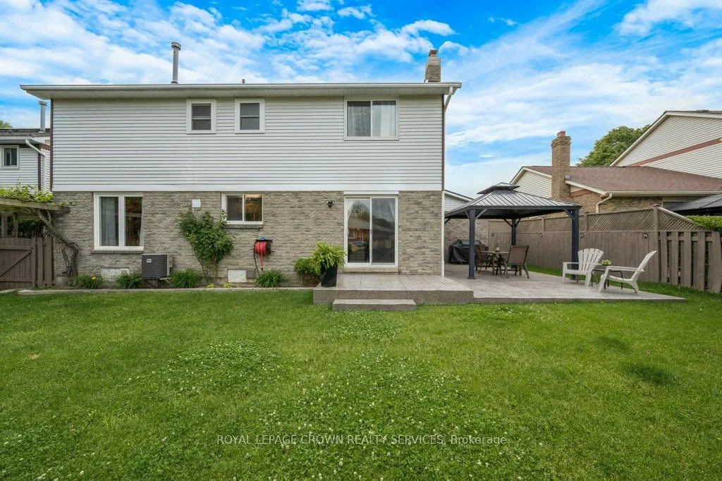 14 Pathfinder Crescent