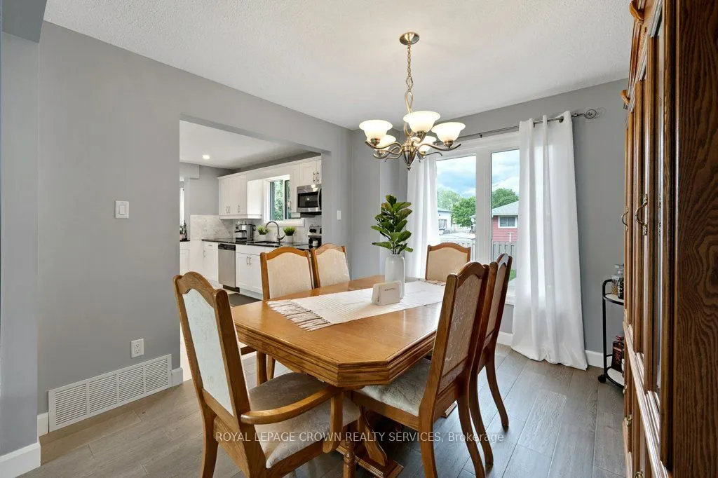 14 Pathfinder Crescent