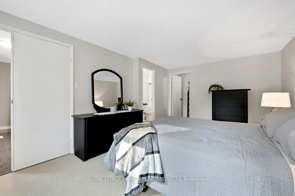 14 Pathfinder Crescent
