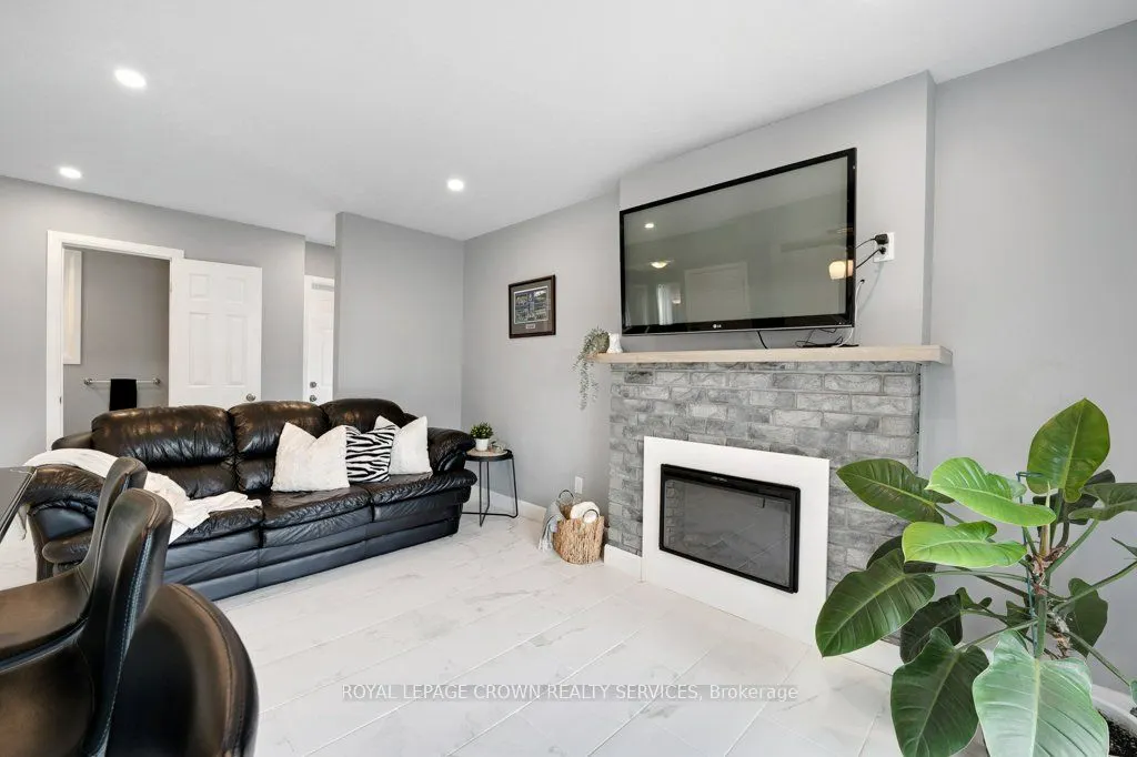 14 Pathfinder Crescent