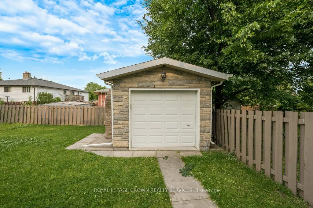 14 Pathfinder Crescent