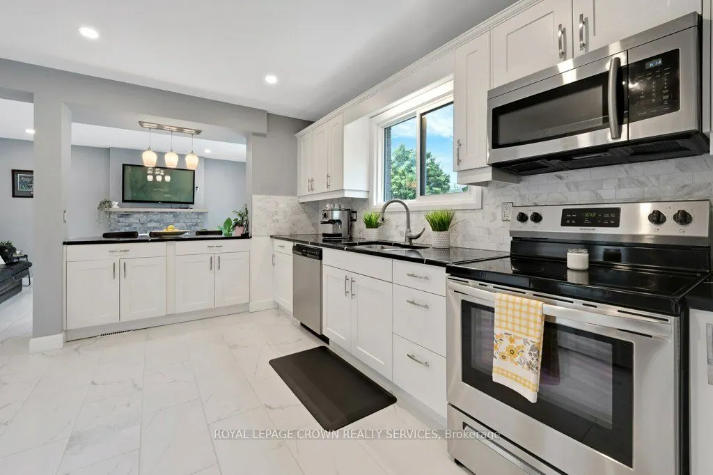 14 Pathfinder Crescent