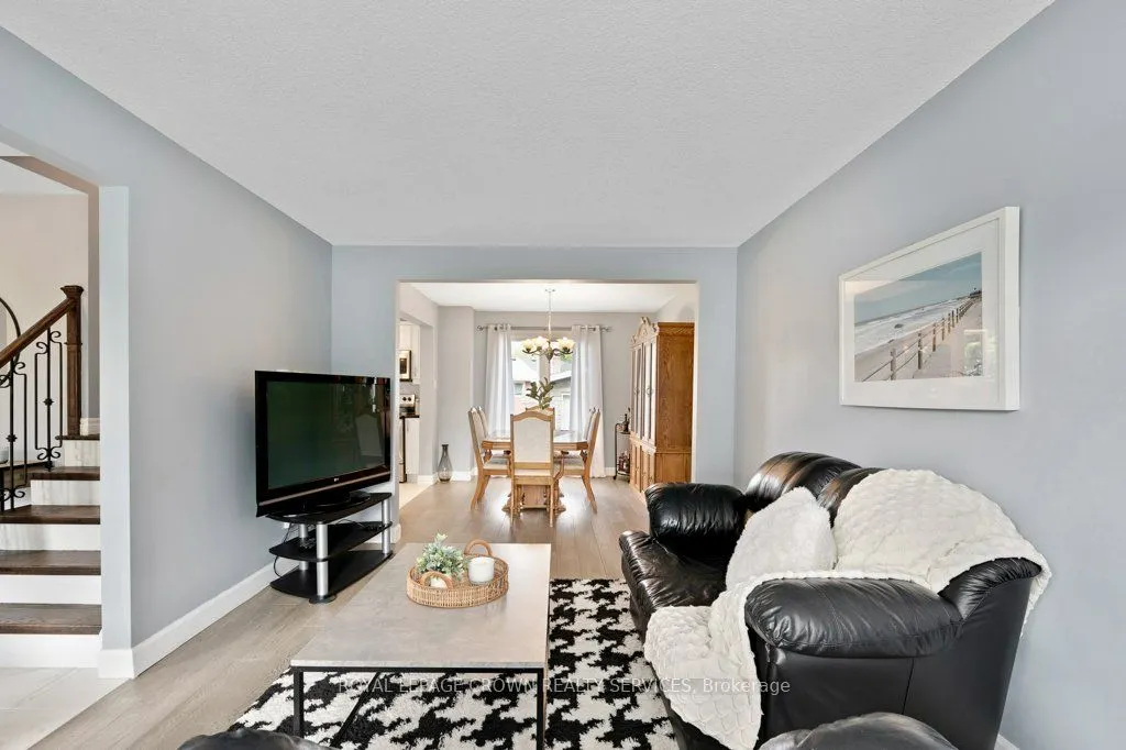14 Pathfinder Crescent