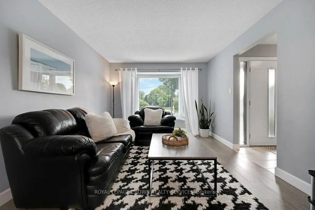14 Pathfinder Crescent