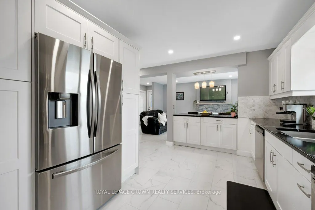 14 Pathfinder Crescent