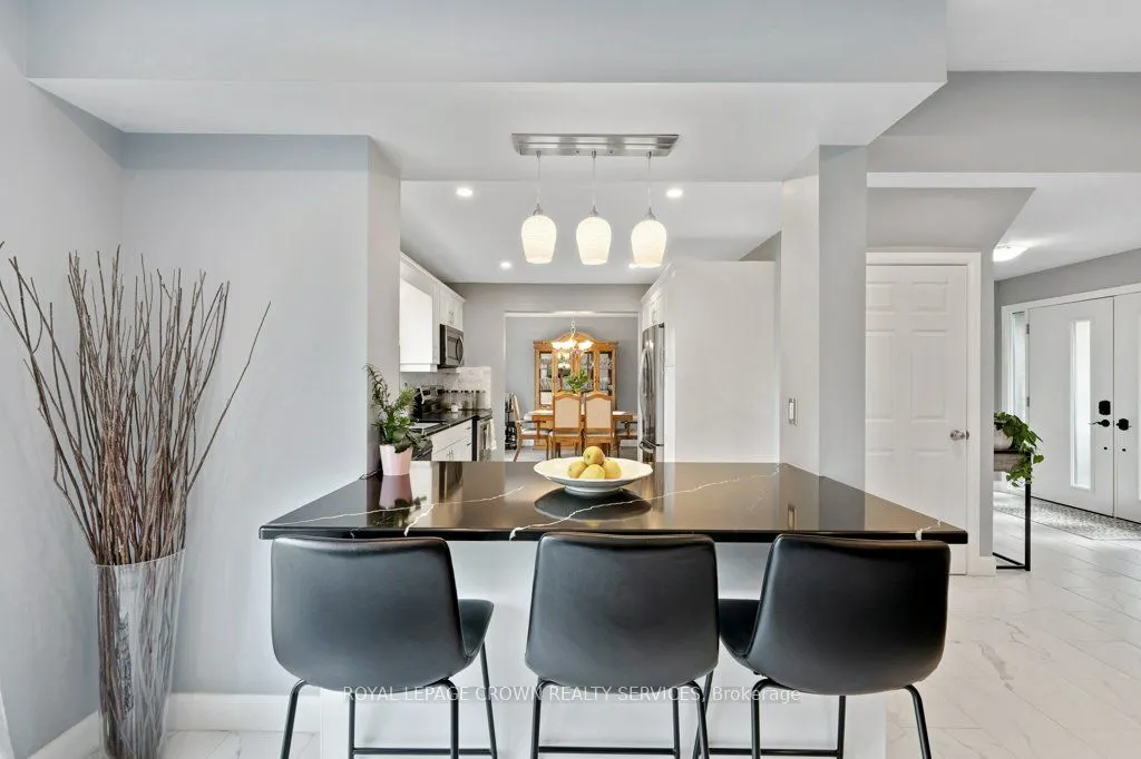 14 Pathfinder Crescent