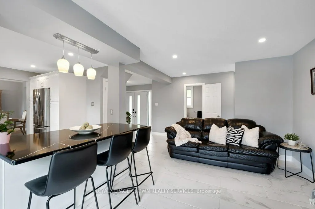 14 Pathfinder Crescent