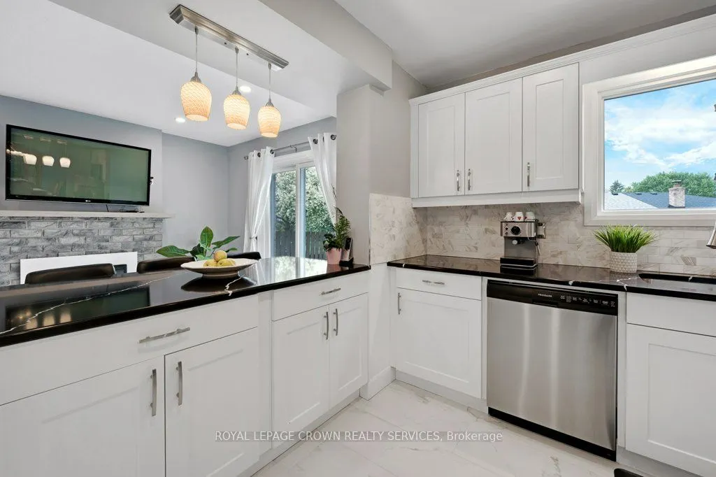 14 Pathfinder Crescent