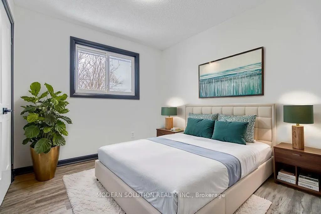 82 Shea Crescent